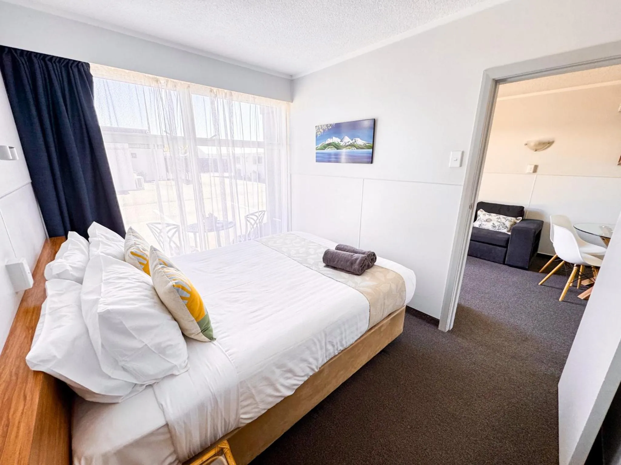 Bed in Waikanae Beach Motel