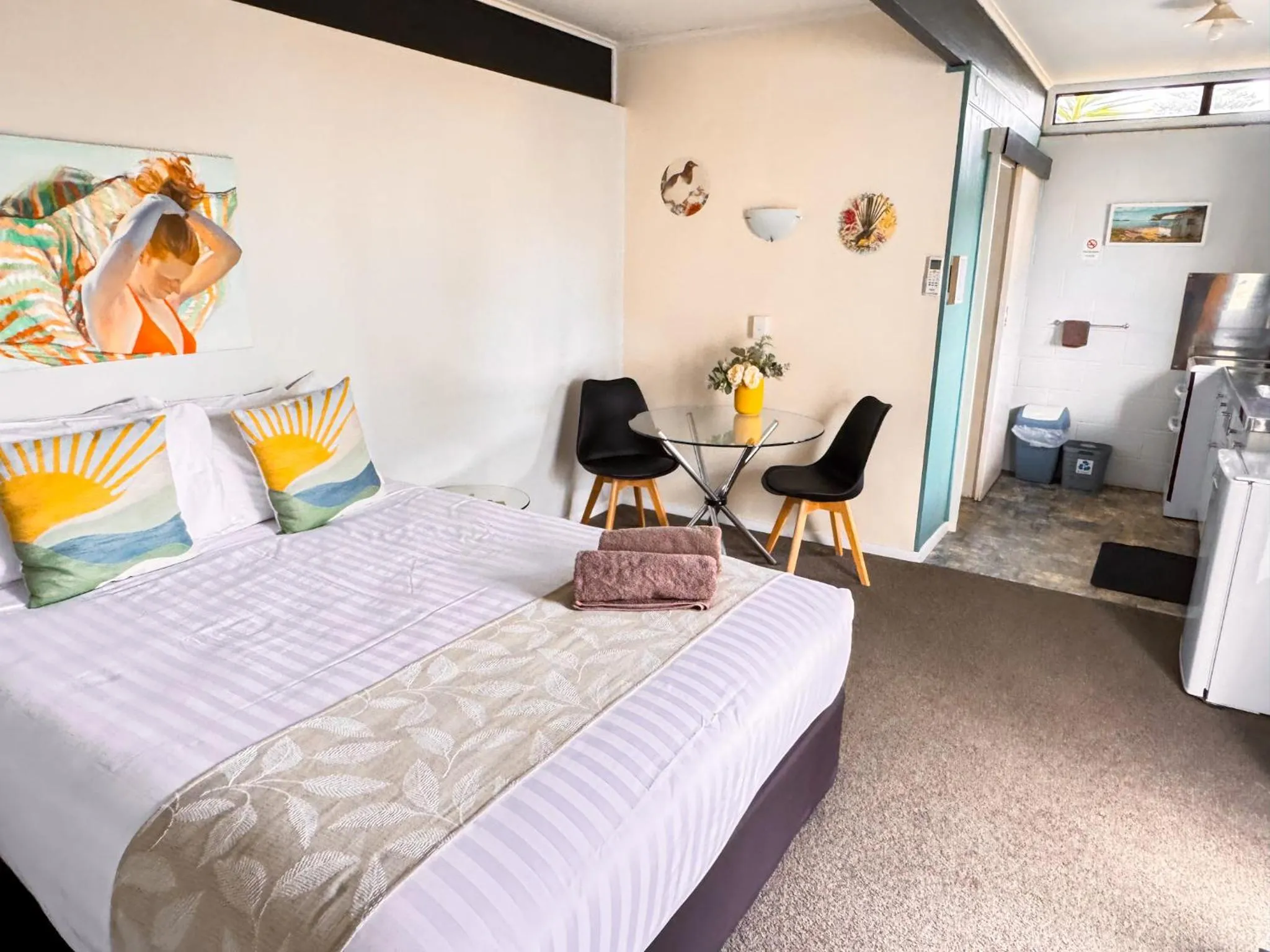 Bed in Waikanae Beach Motel