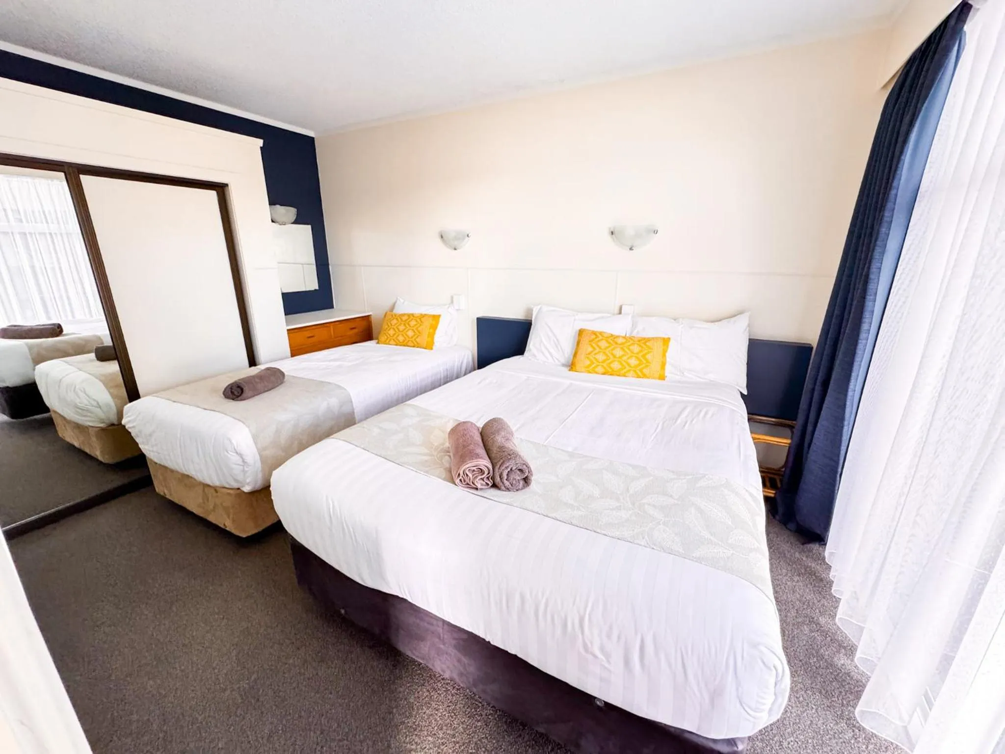 Bed in Waikanae Beach Motel