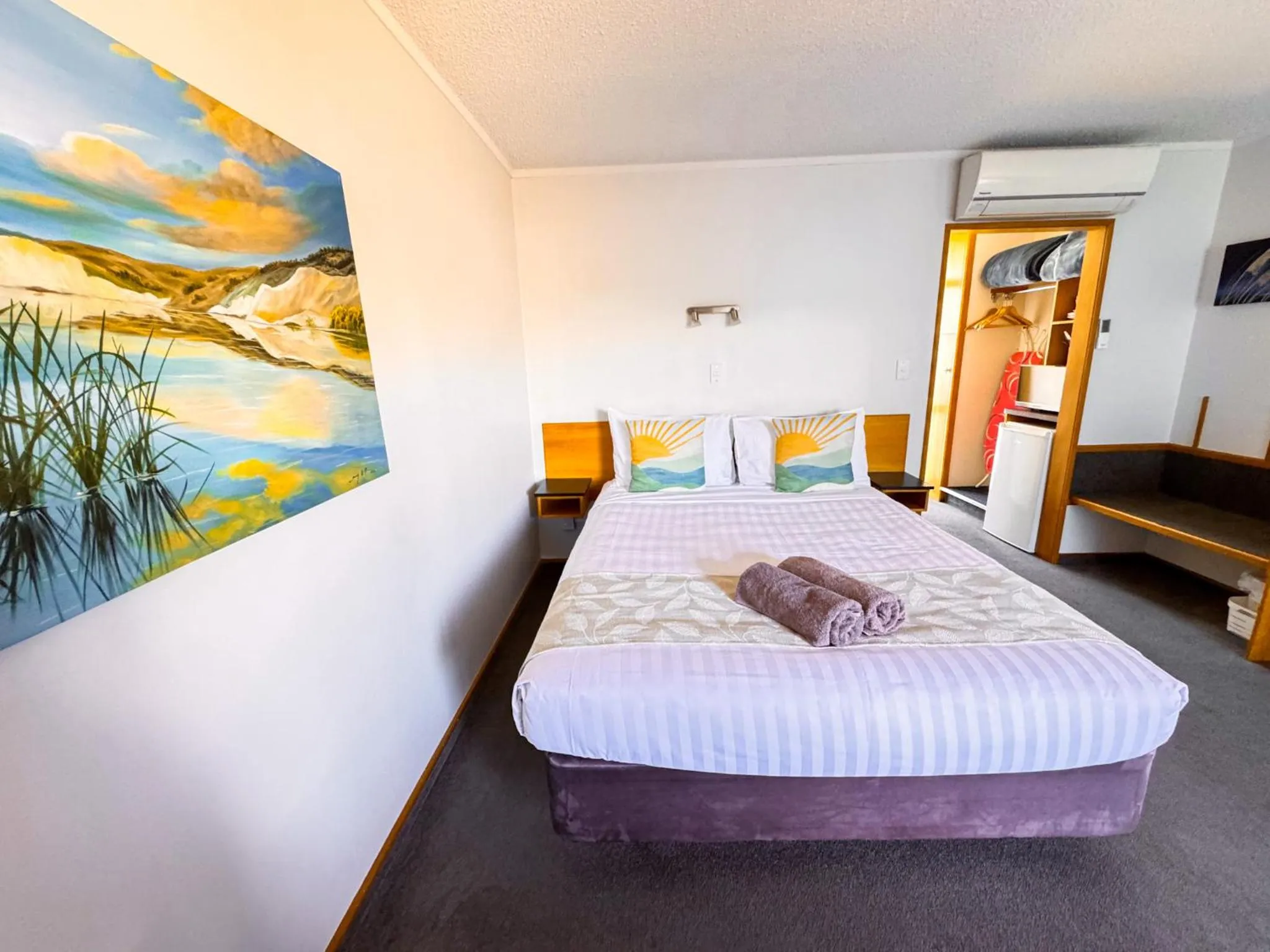 Bed in Waikanae Beach Motel
