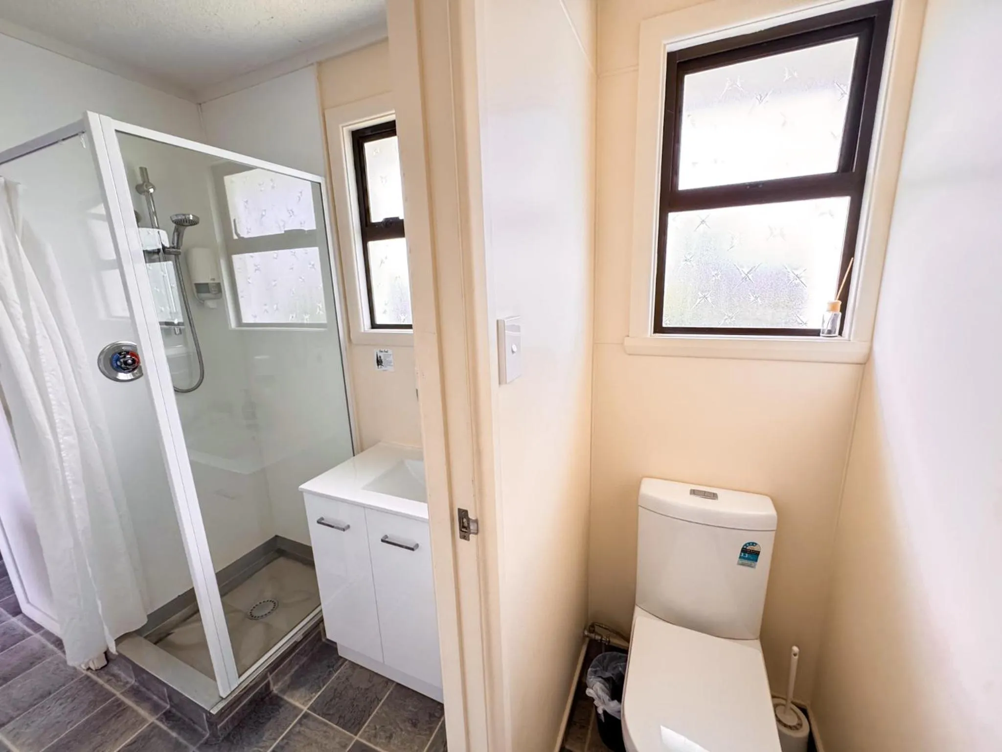 Shower in Waikanae Beach Motel