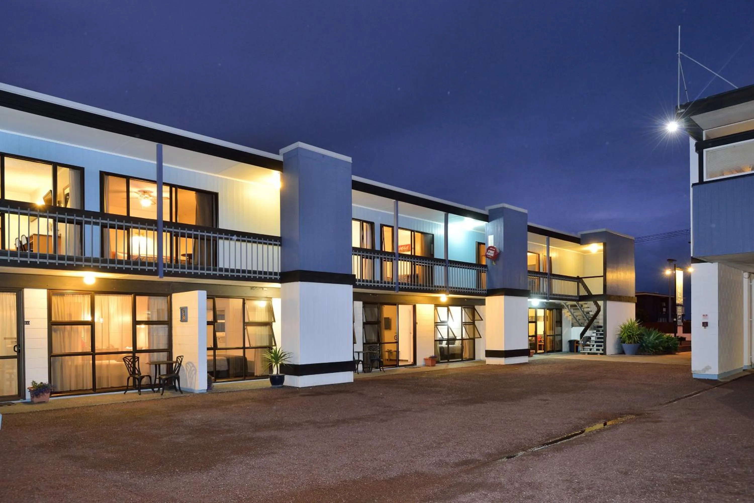 Property building in Waikanae Beach Motel