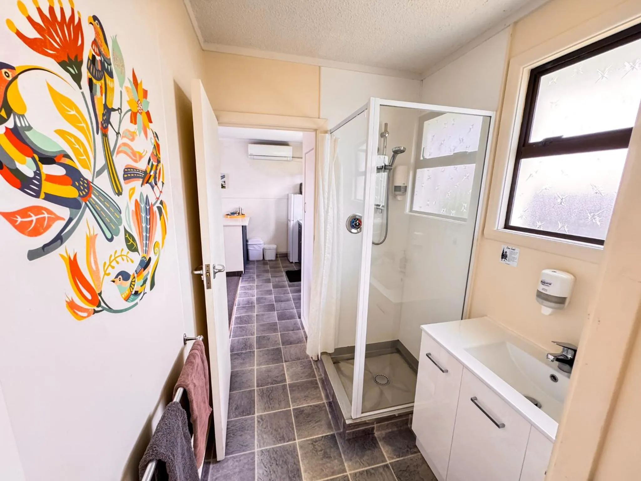 Shower in Waikanae Beach Motel