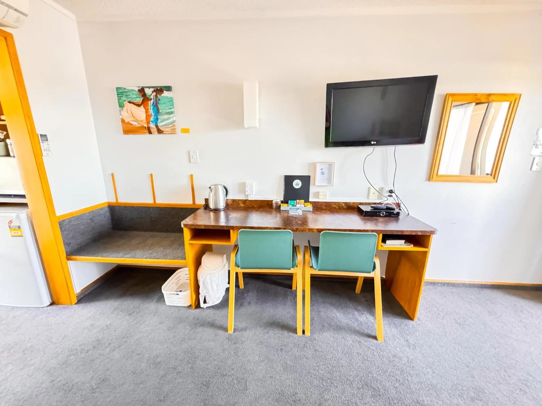 Seating area in Waikanae Beach Motel
