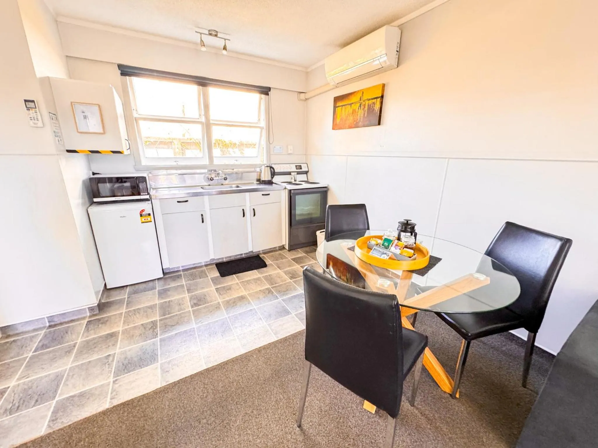 Dining area in Waikanae Beach Motel