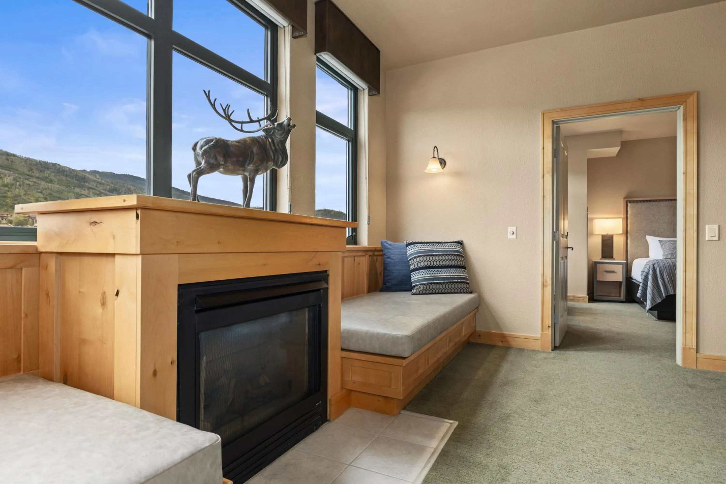 Living room, Bed in The Steamboat Grand