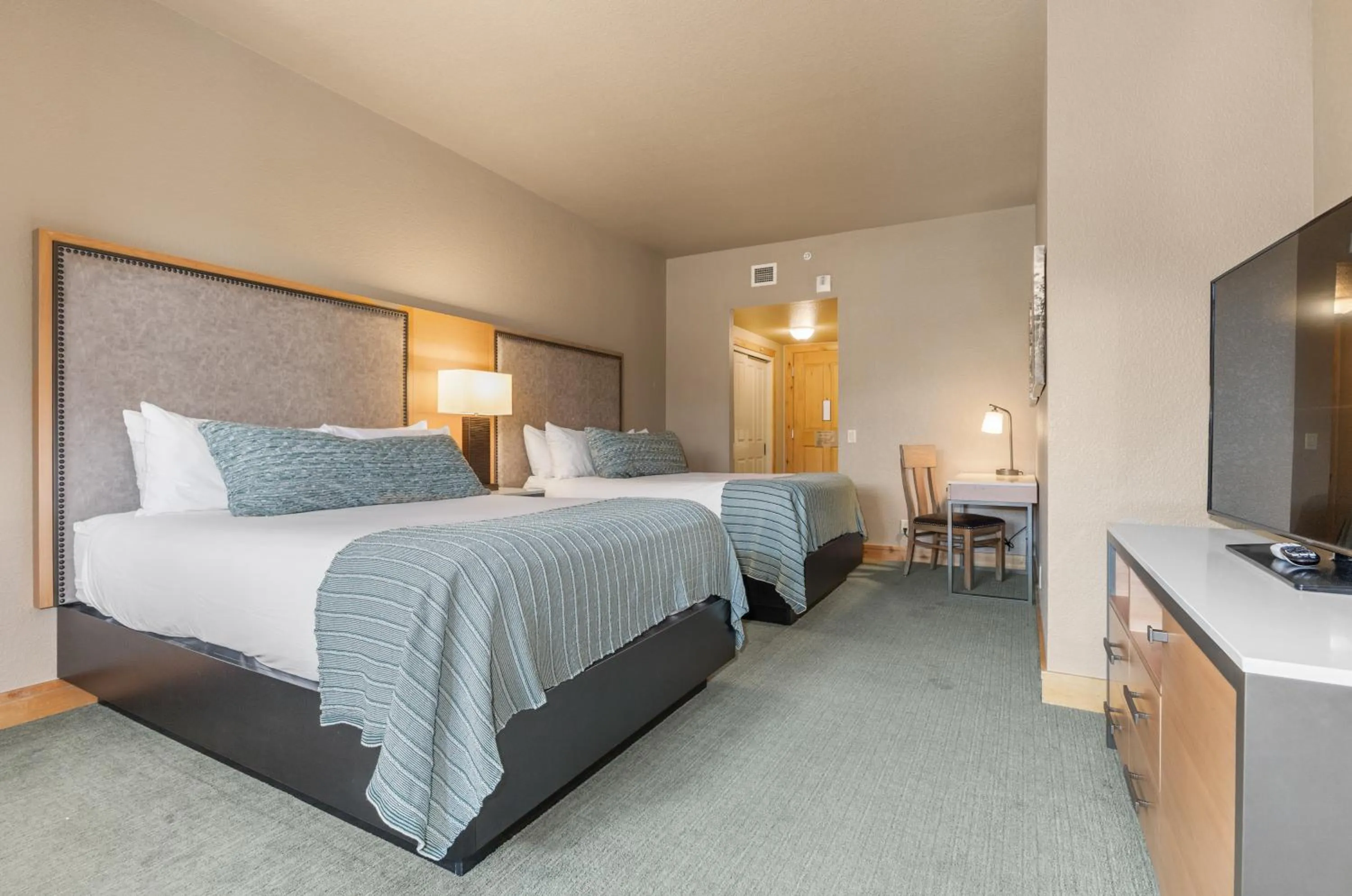 Bedroom, Bed in The Steamboat Grand