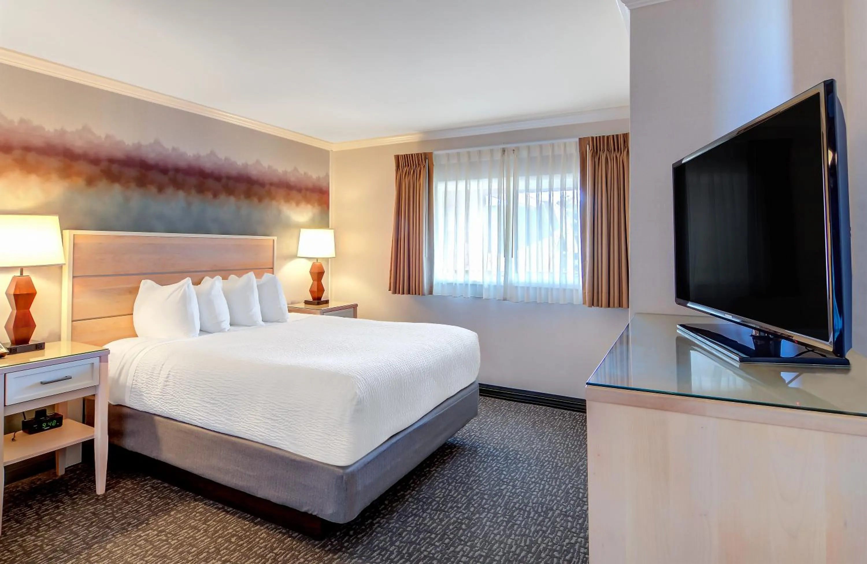 Bed in Hallmark Resort in Cannon Beach