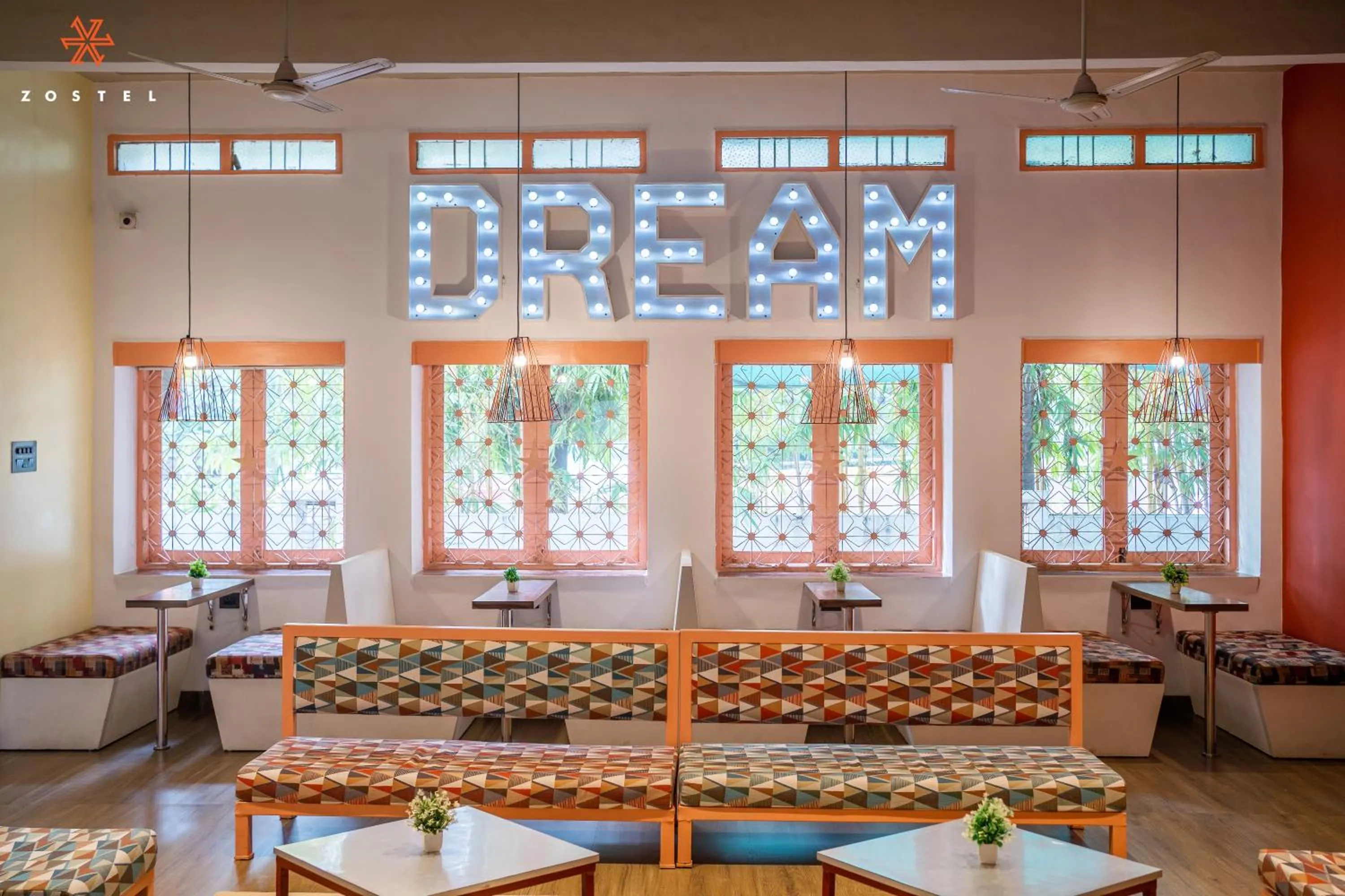 Communal lounge/ TV room in Zostel Chhatrapati Sambhajinagar, Formerly Aurangabad