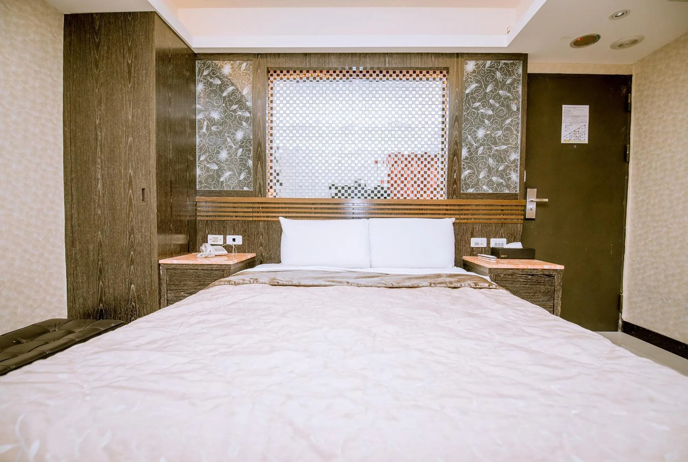 Photo of the whole room, Bed in Guide Hotel Taipei Xinyi
