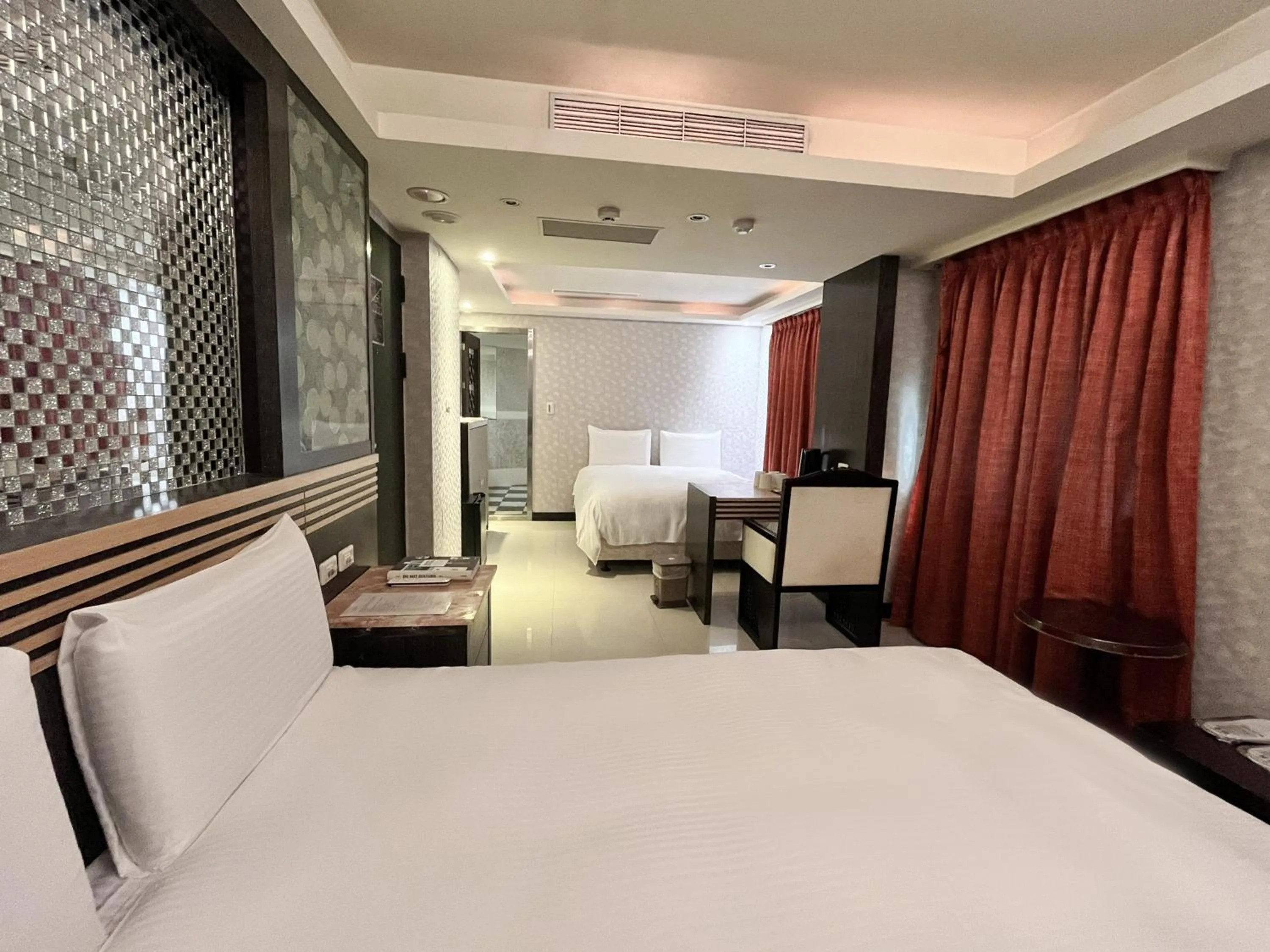 Photo of the whole room, Bed in Guide Hotel Taipei Xinyi