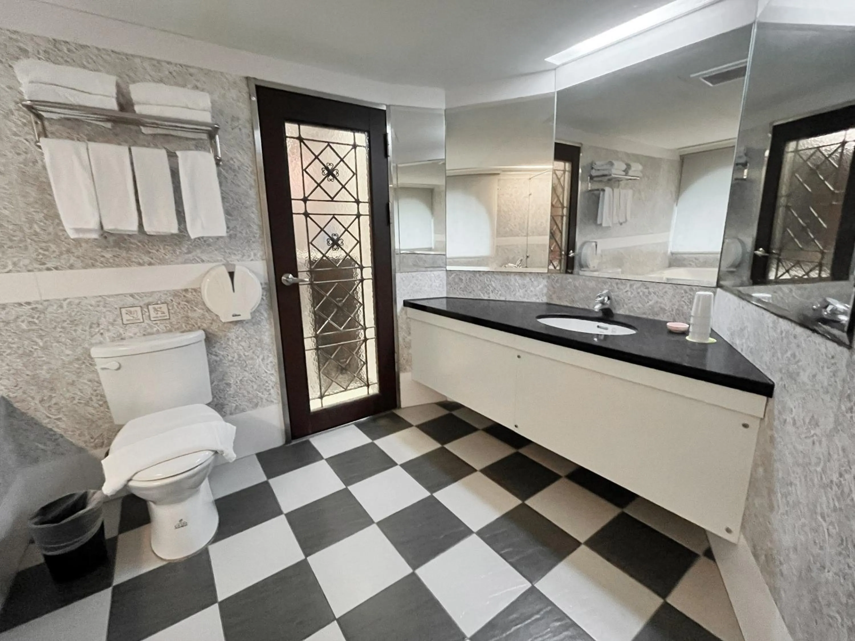 Toilet in Guide Hotel Taipei Xinyi