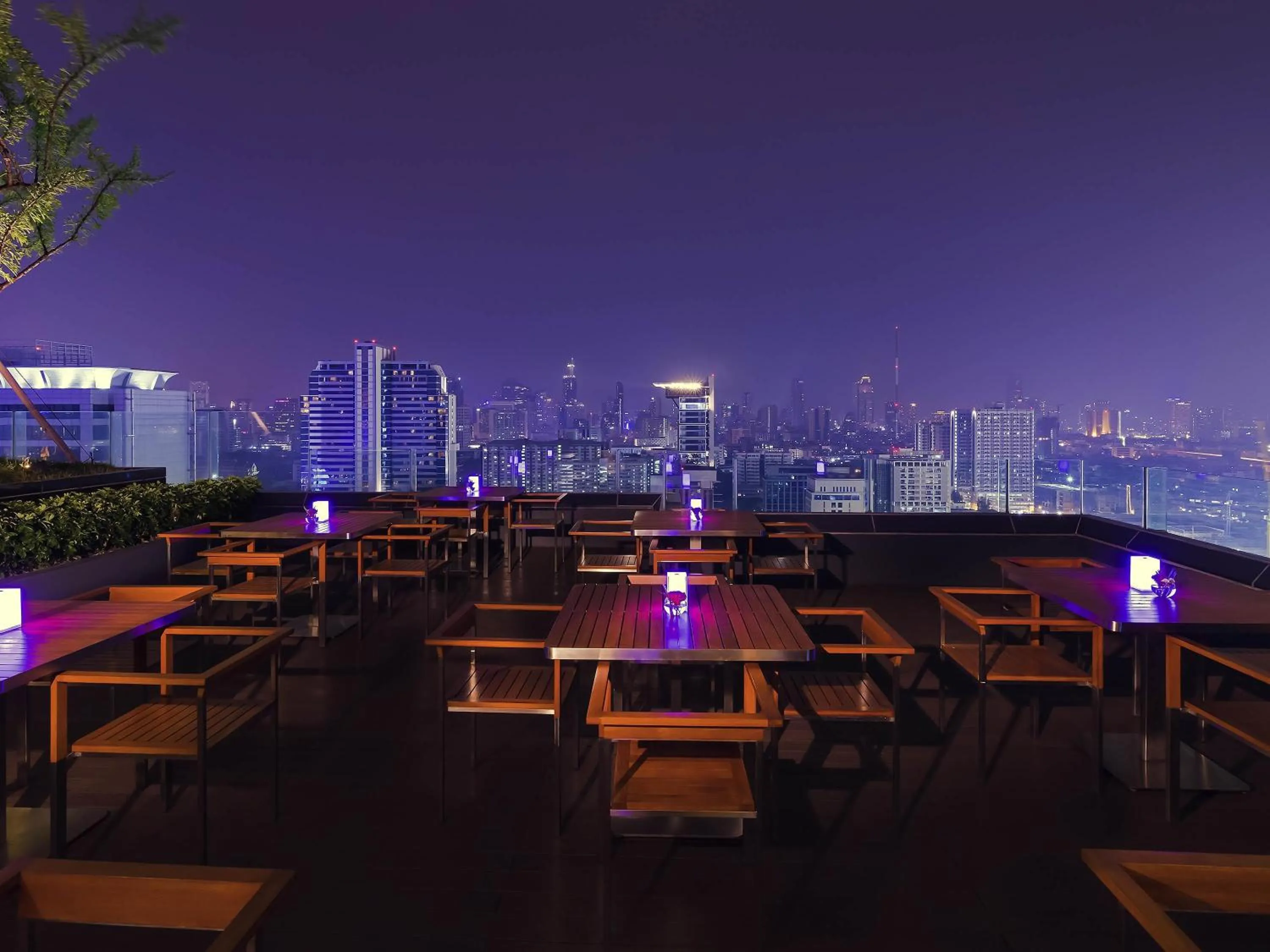Lounge or bar in Mercure Bangkok Siam