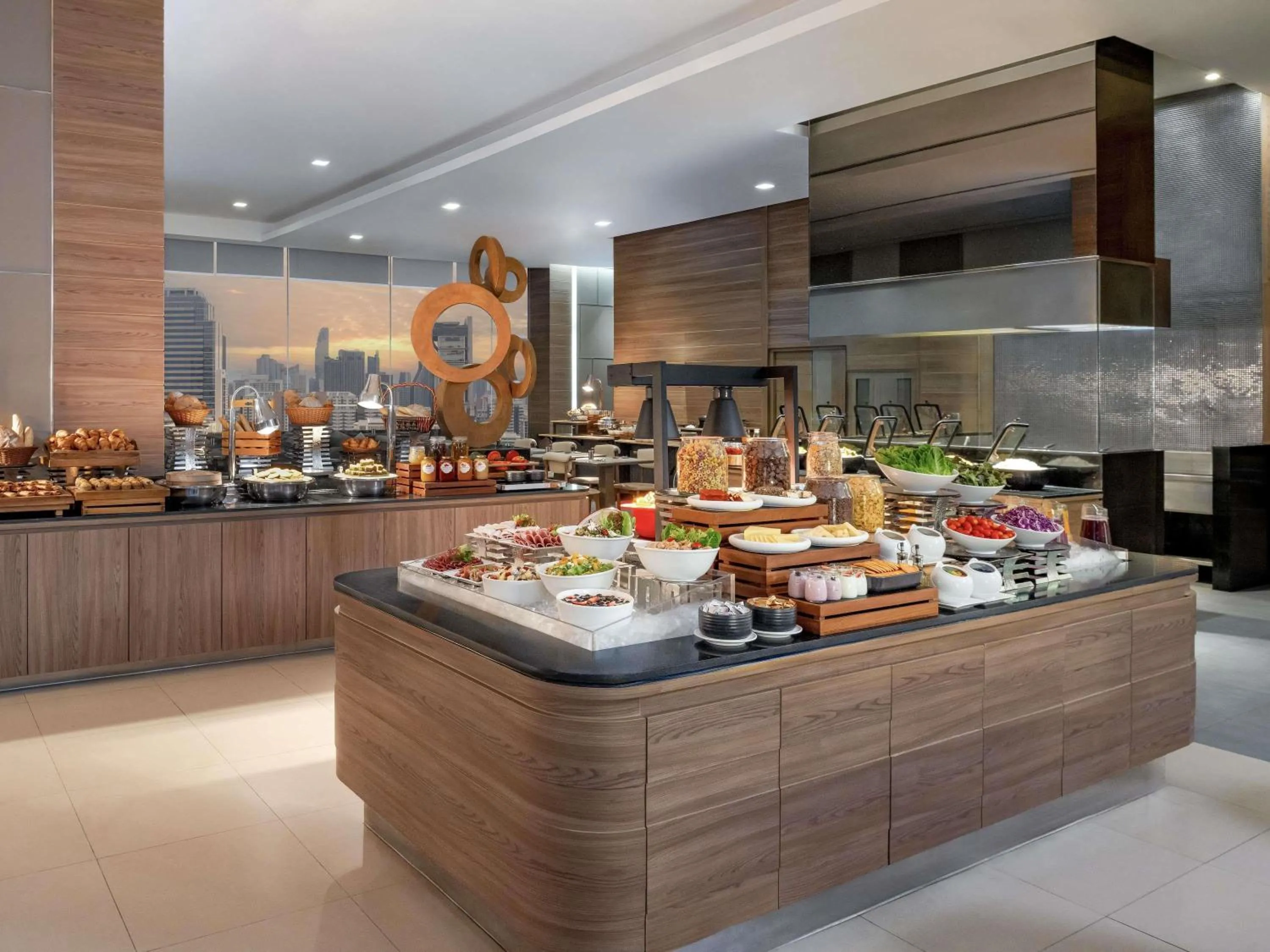 Restaurant/places to eat in Mercure Bangkok Siam