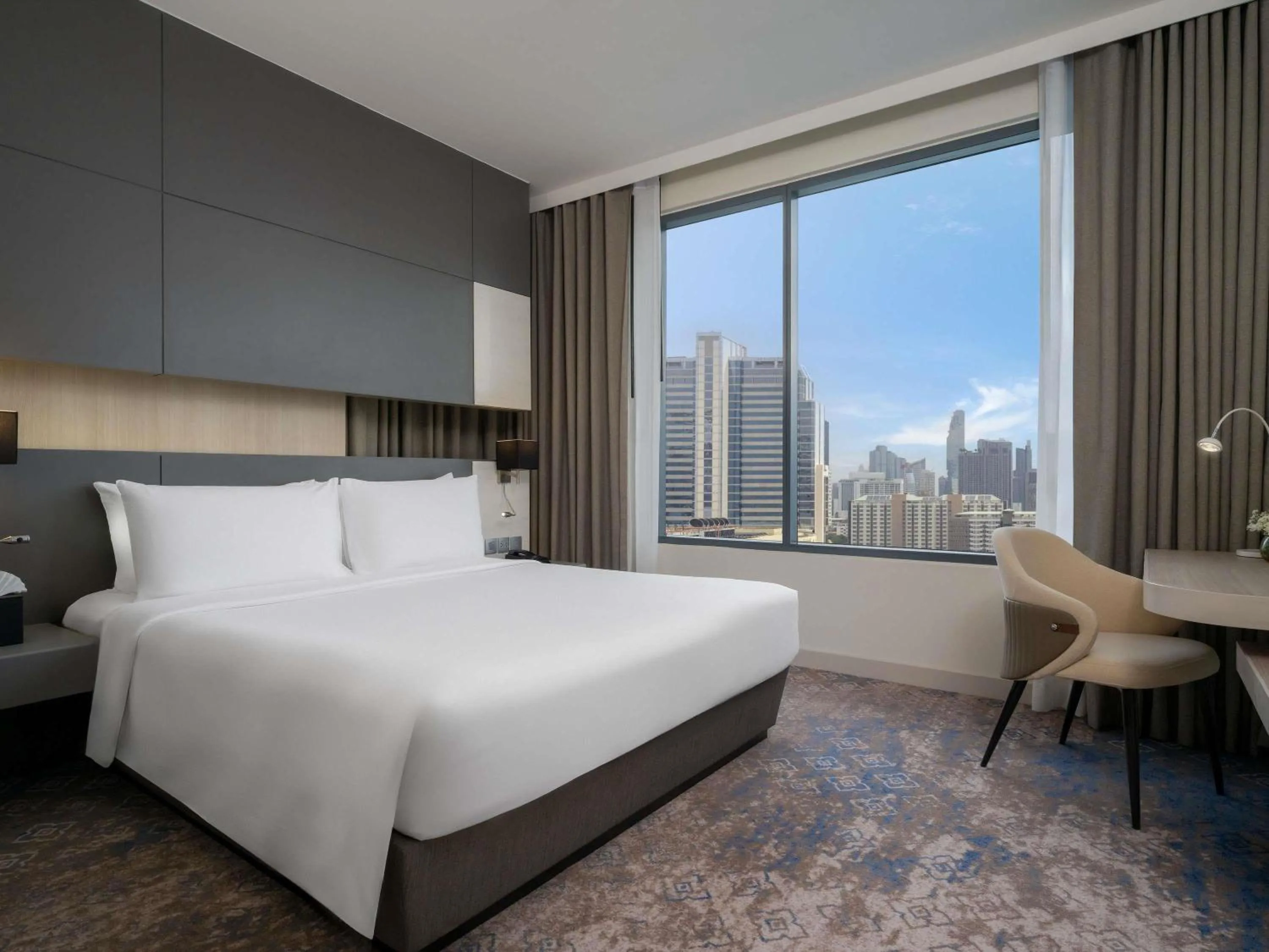 Bedroom, Bed in Mercure Bangkok Siam