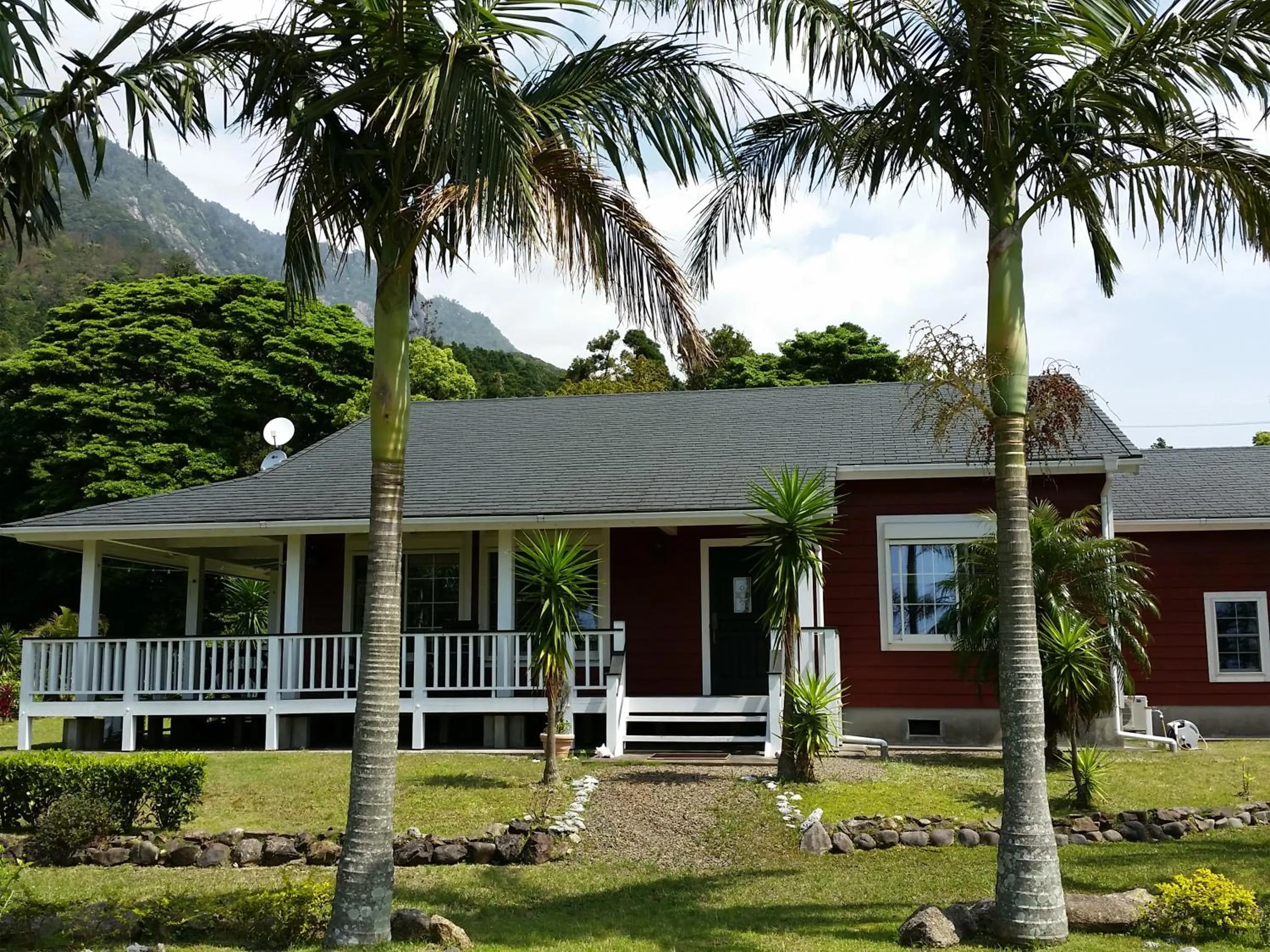 Facade/entrance in Hana Mana