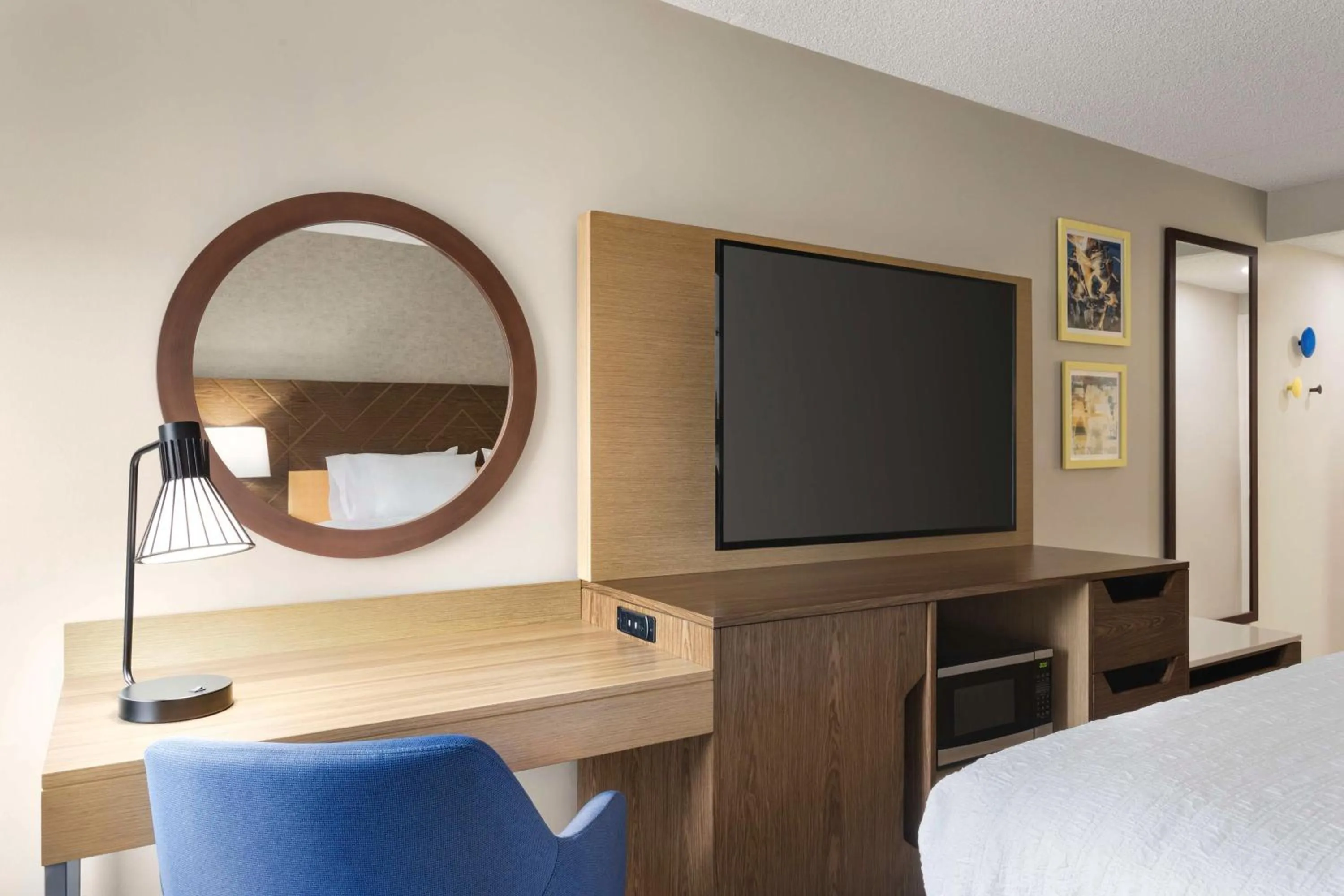 Bedroom, Bed in Hampton Inn Kansas City - Airport