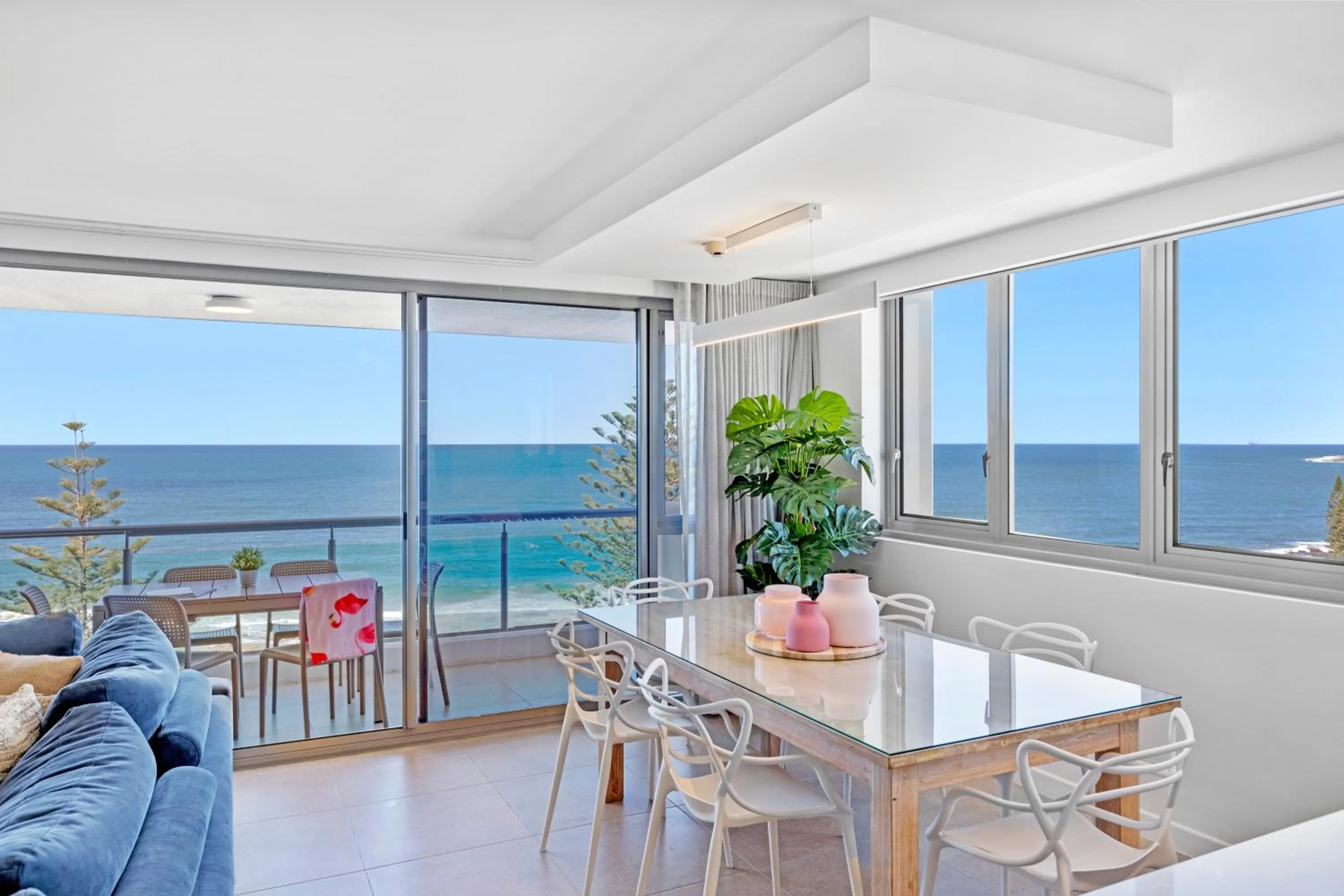 Dining area in Northwind Beachfront Apartments