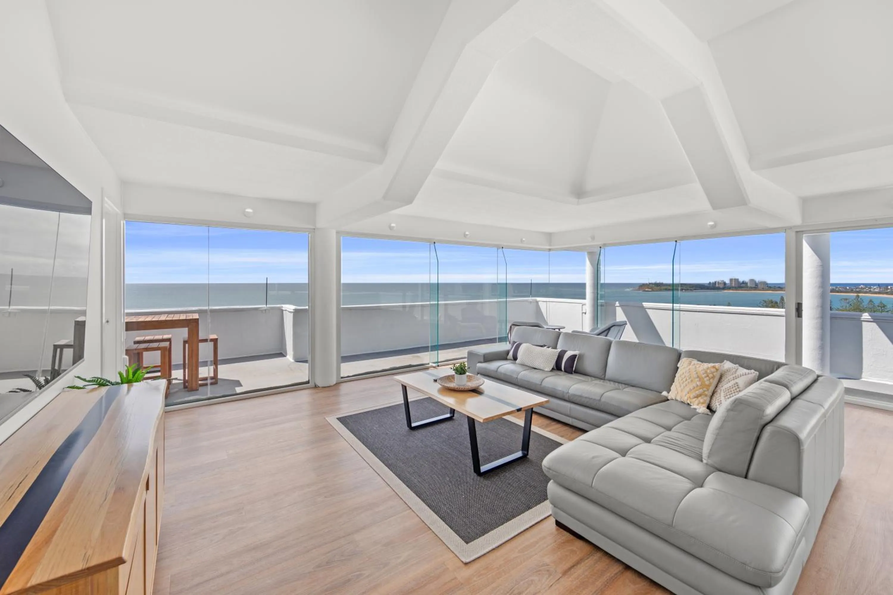 Living room in Northwind Beachfront Apartments