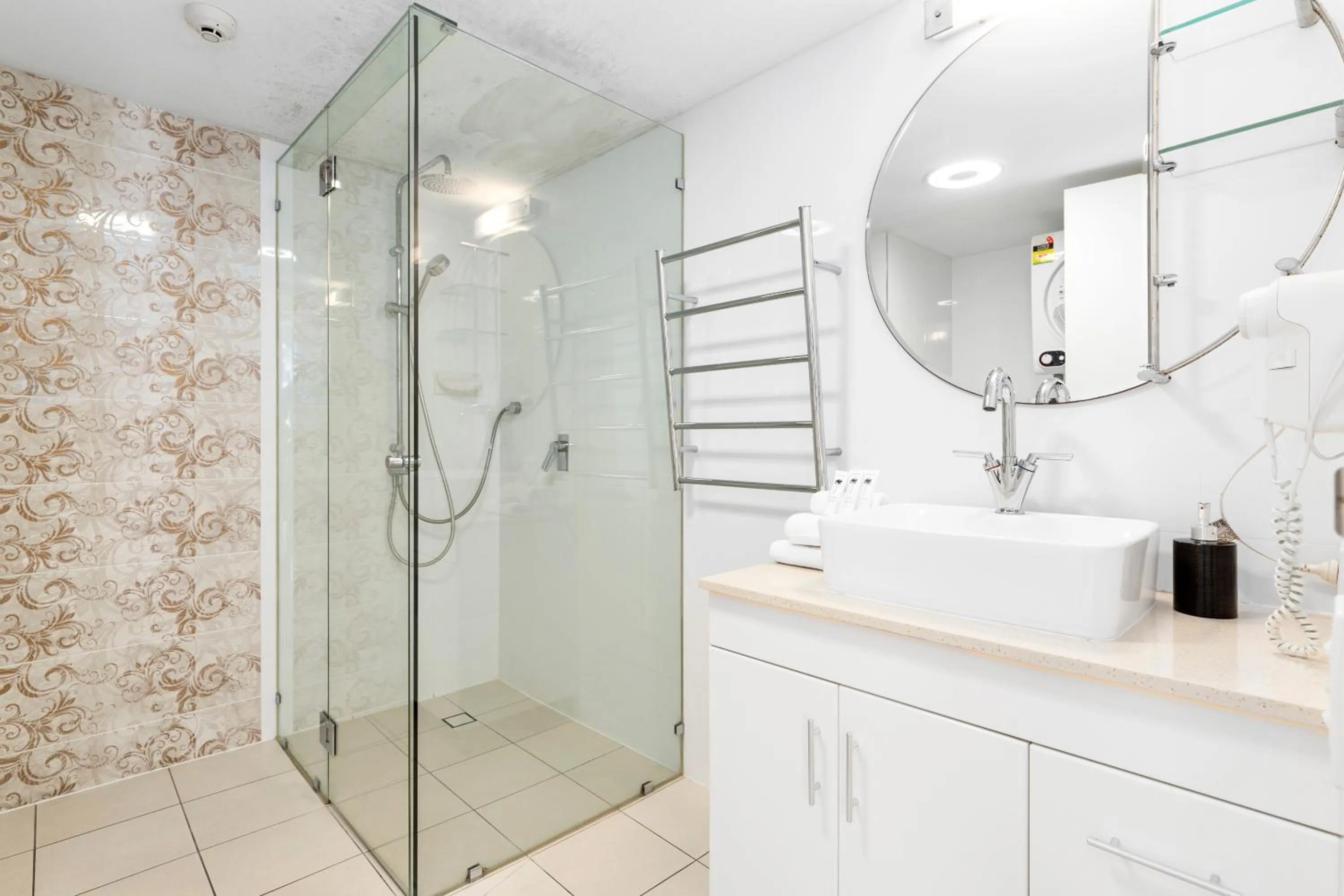 Shower in Northwind Beachfront Apartments