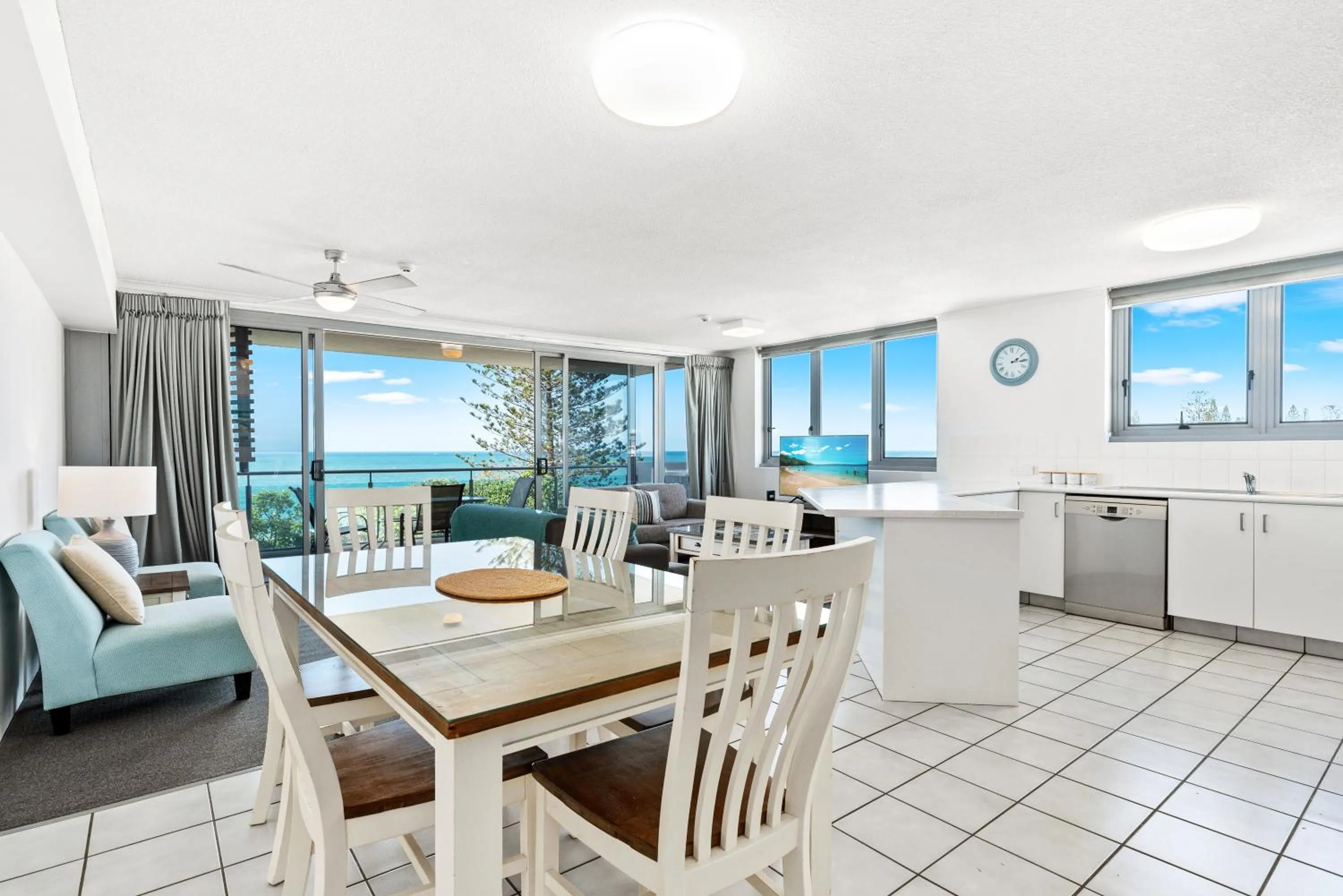 Kitchen or kitchenette in Northwind Beachfront Apartments