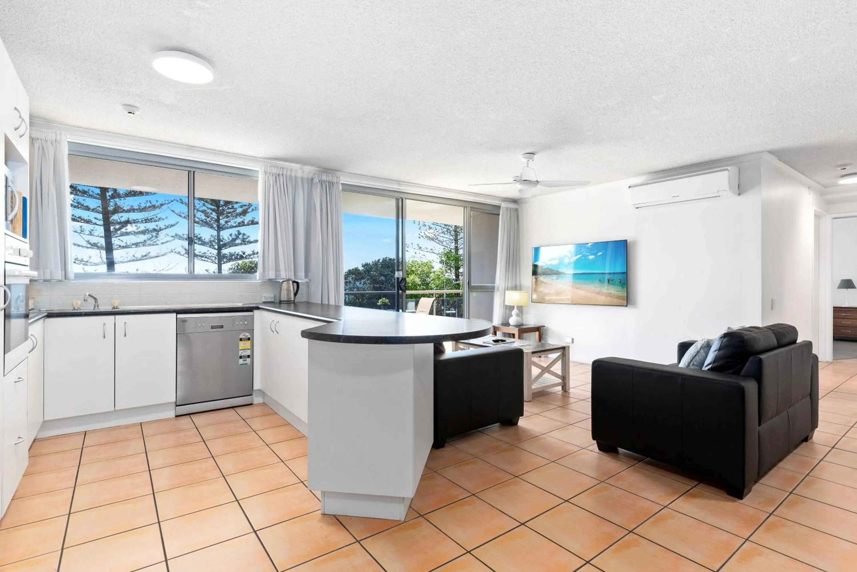 Kitchen or kitchenette in Northwind Beachfront Apartments