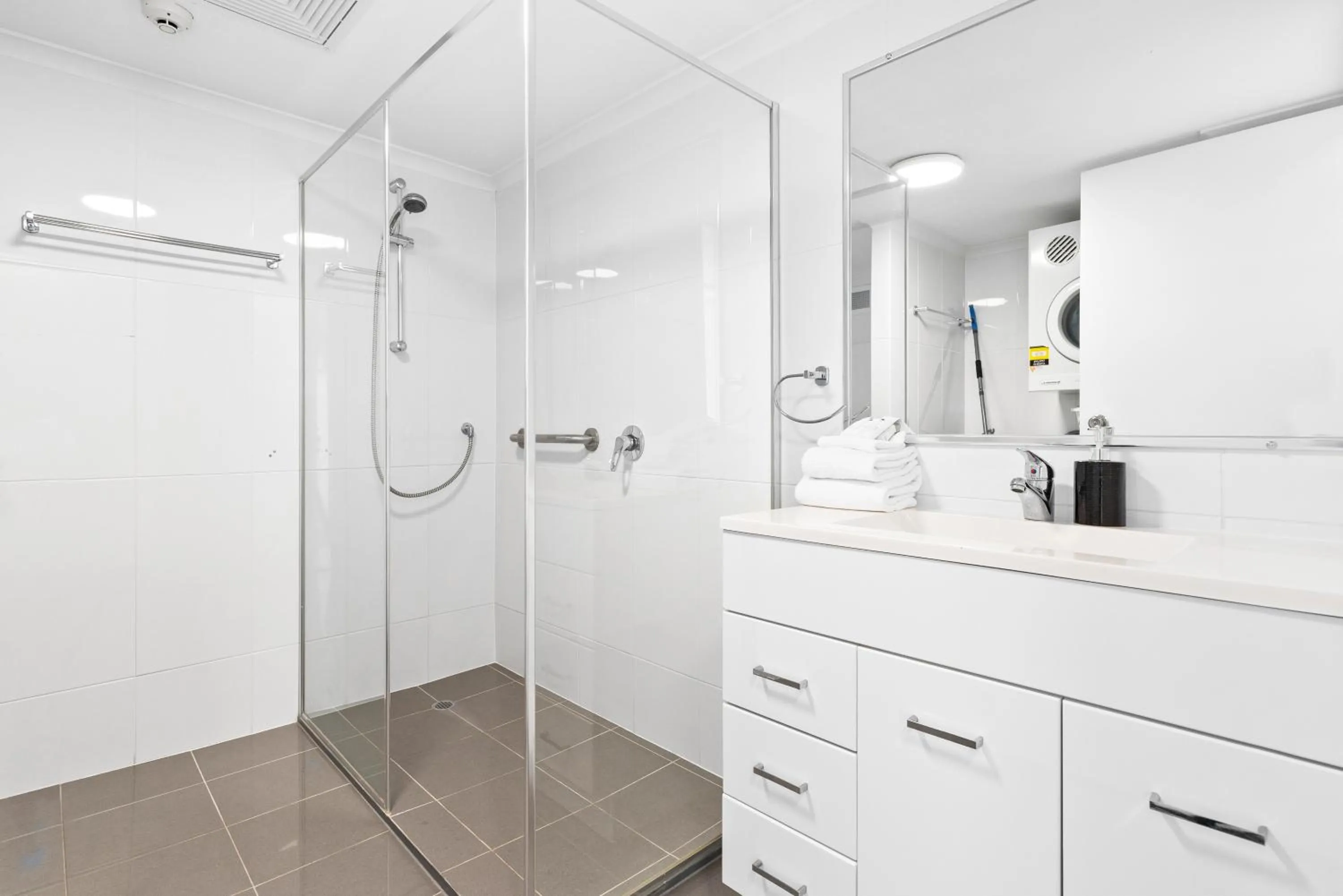 Shower in Northwind Beachfront Apartments