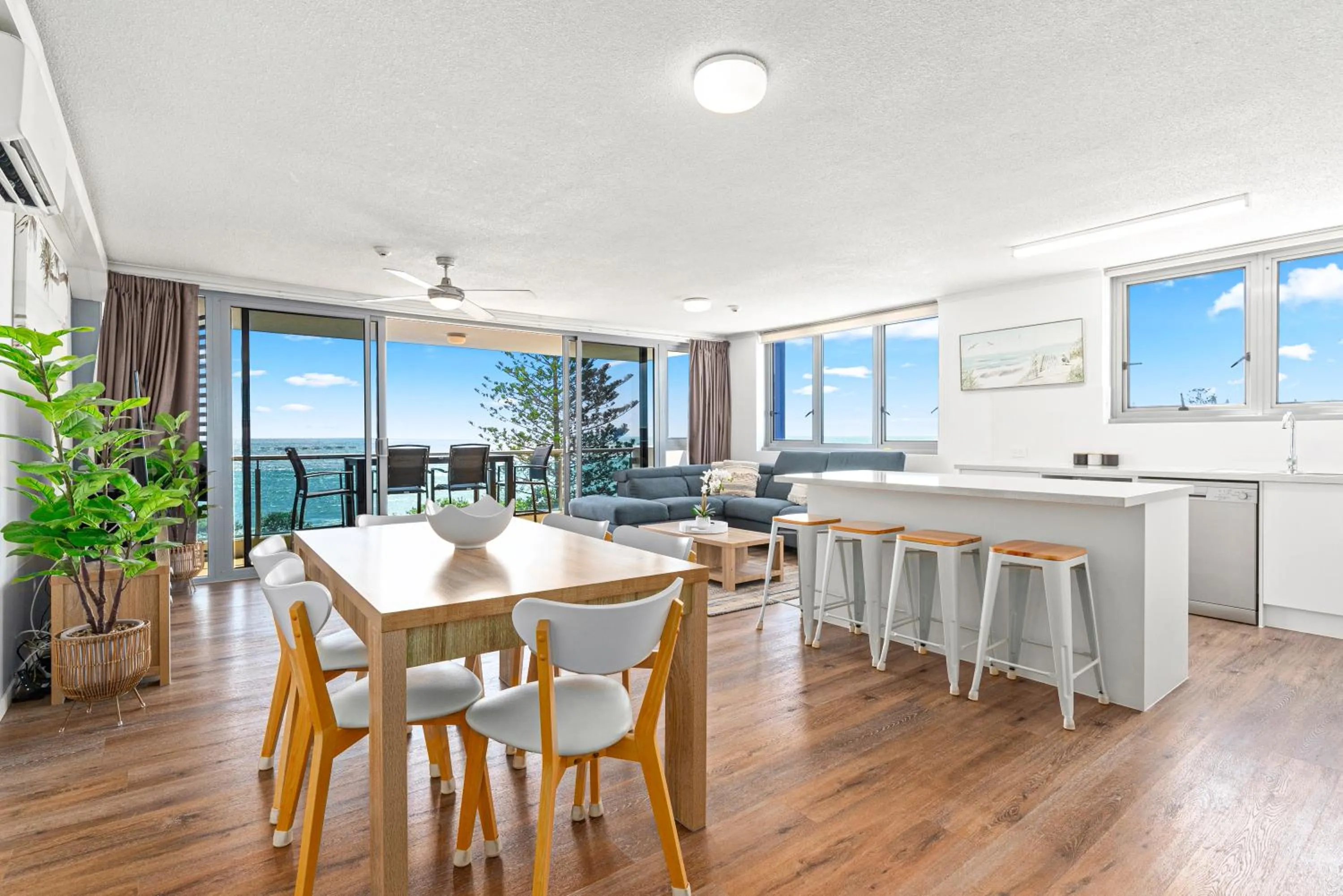Kitchen or kitchenette in Northwind Beachfront Apartments