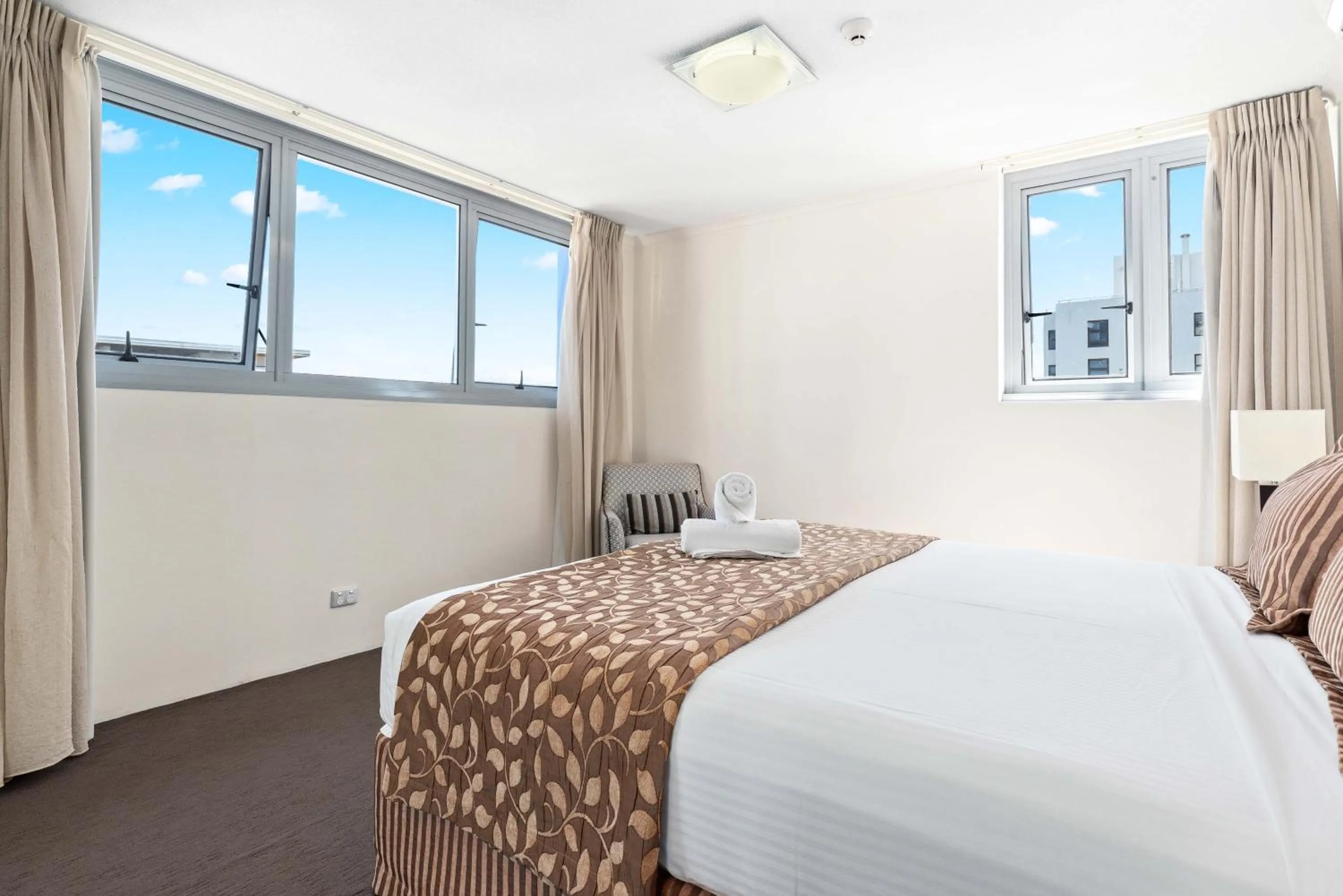 Bedroom, Bed in Northwind Beachfront Apartments