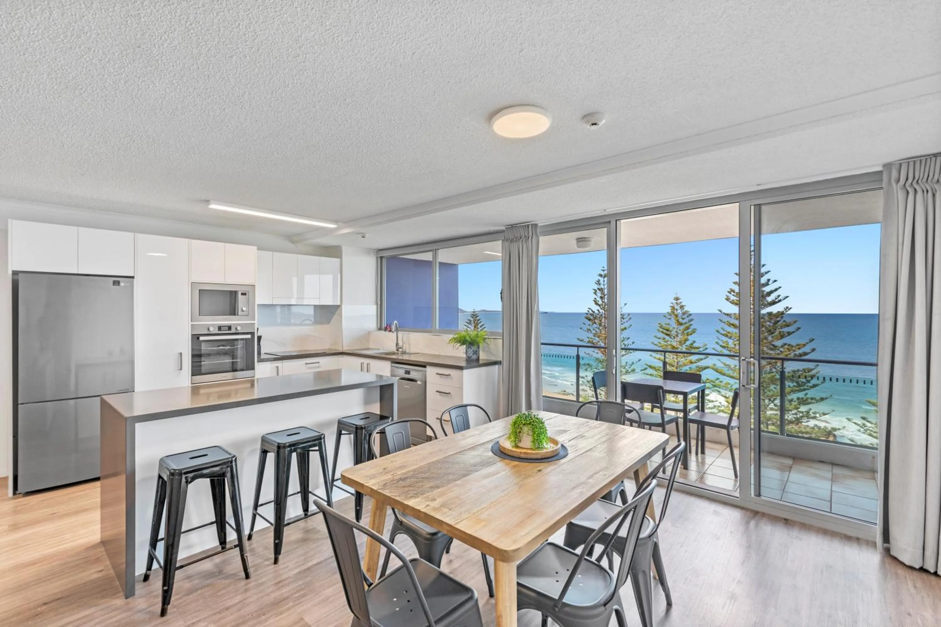 Dining area in Northwind Beachfront Apartments