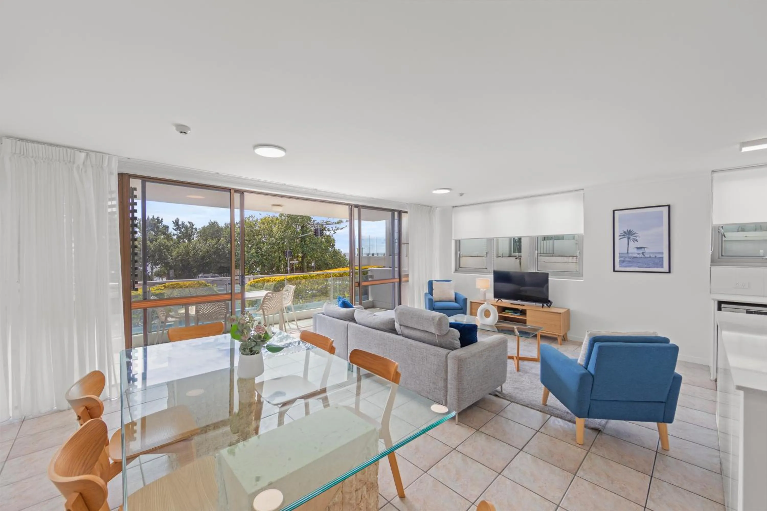 Living room in Northwind Beachfront Apartments