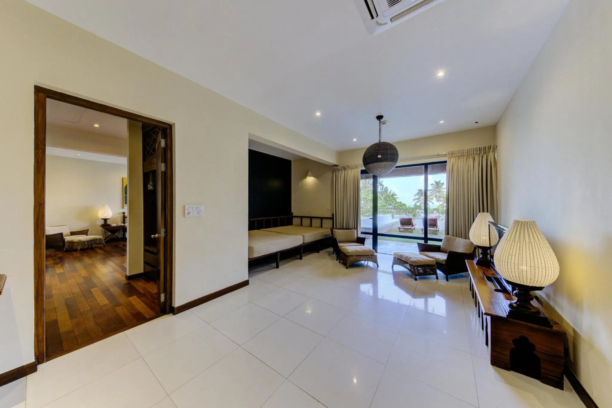 Photo of the whole room in Cinnamon Bey Beruwala