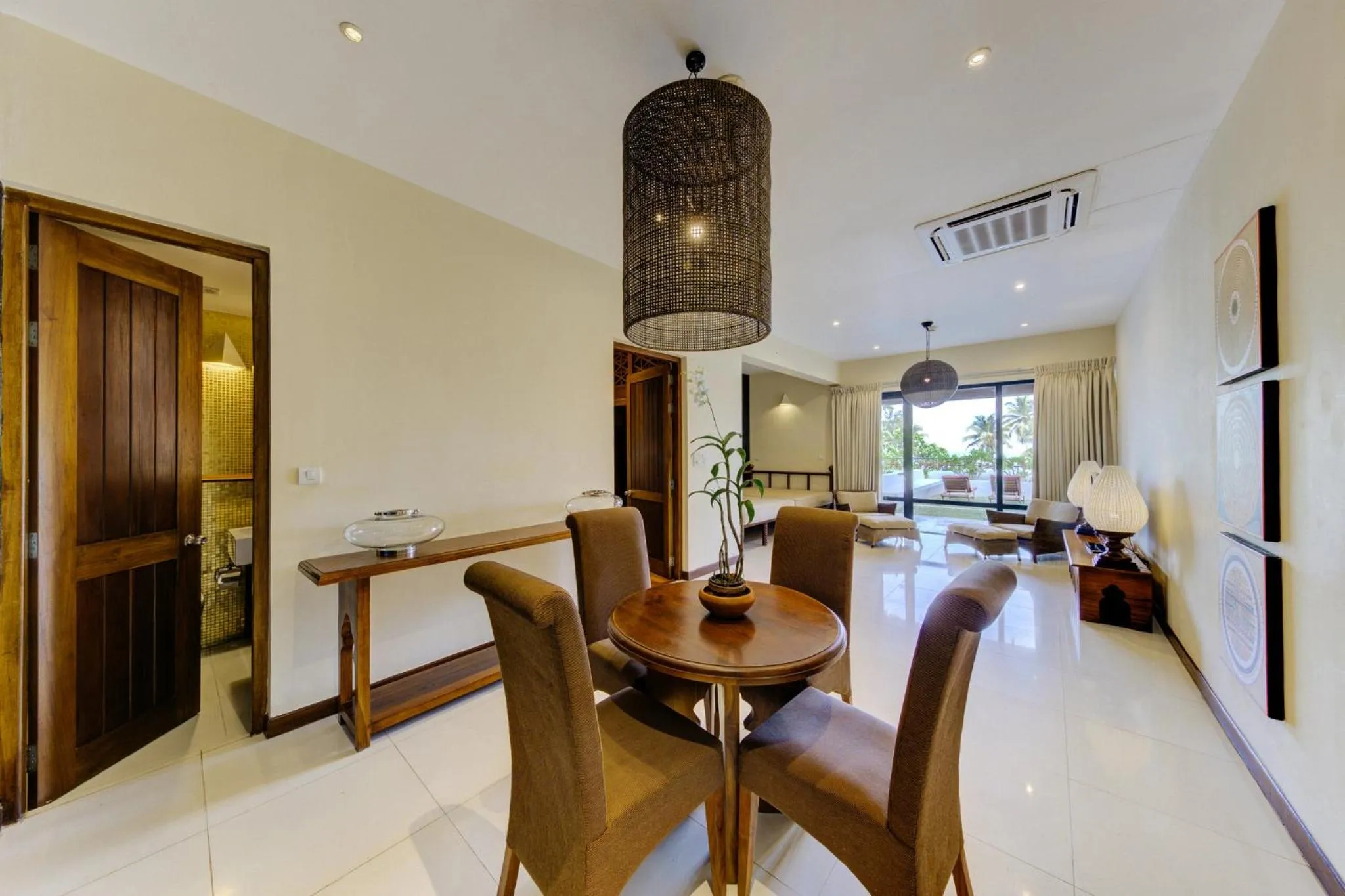 Photo of the whole room in Cinnamon Bey Beruwala