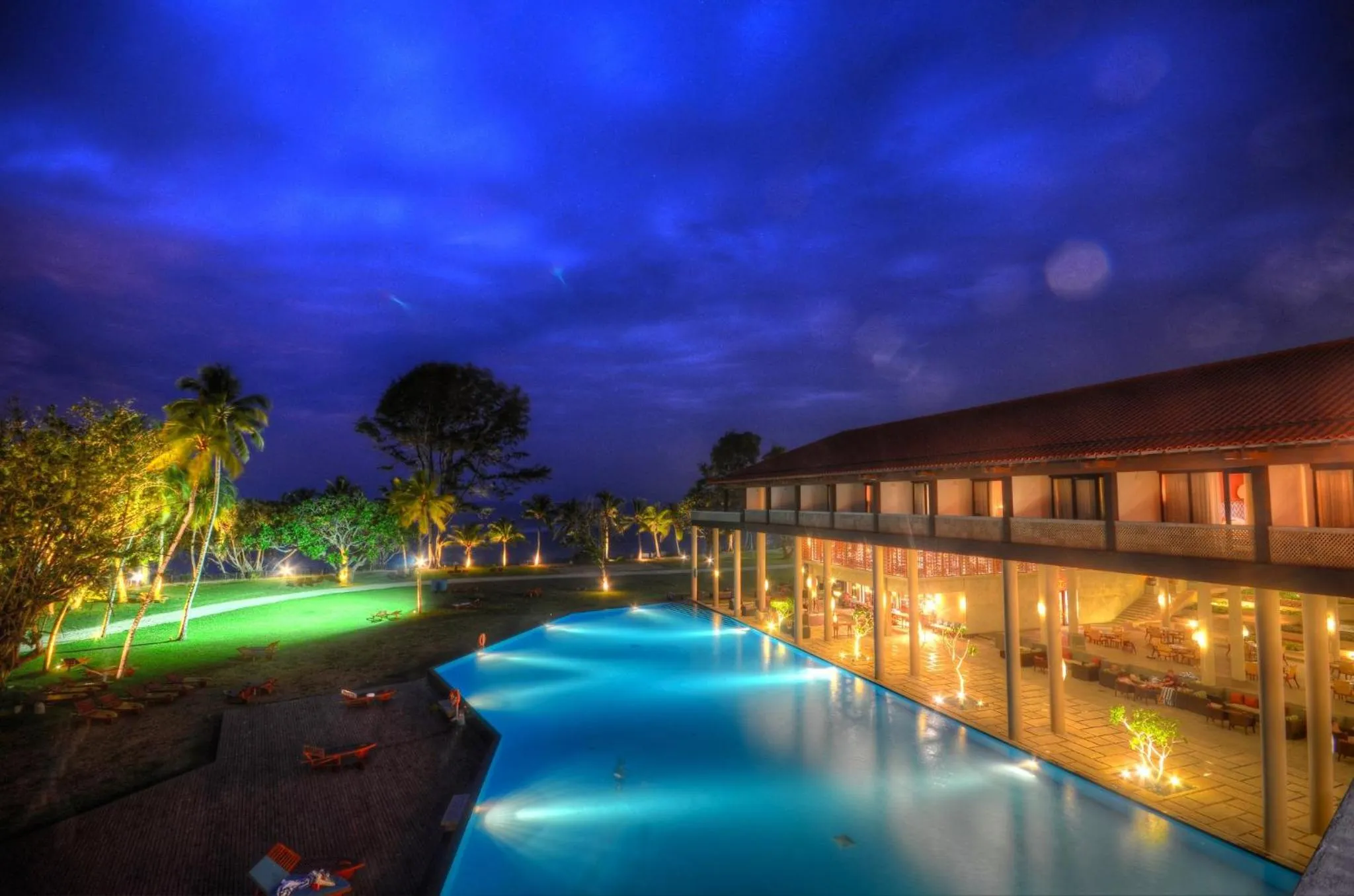 Swimming pool in Cinnamon Bey Beruwala