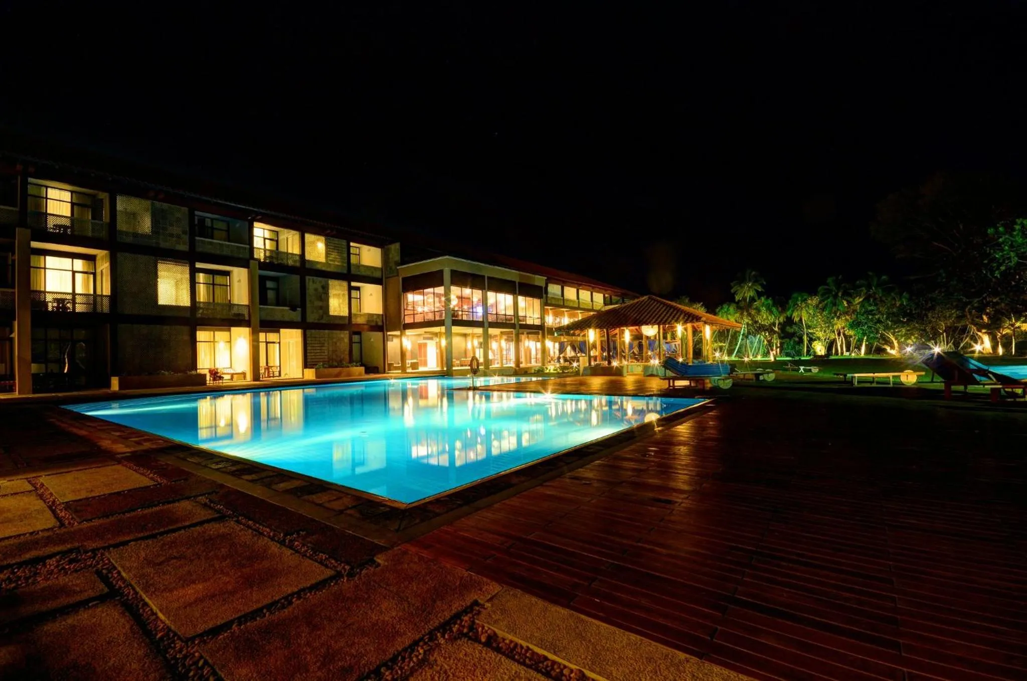 Swimming pool in Cinnamon Bey Beruwala