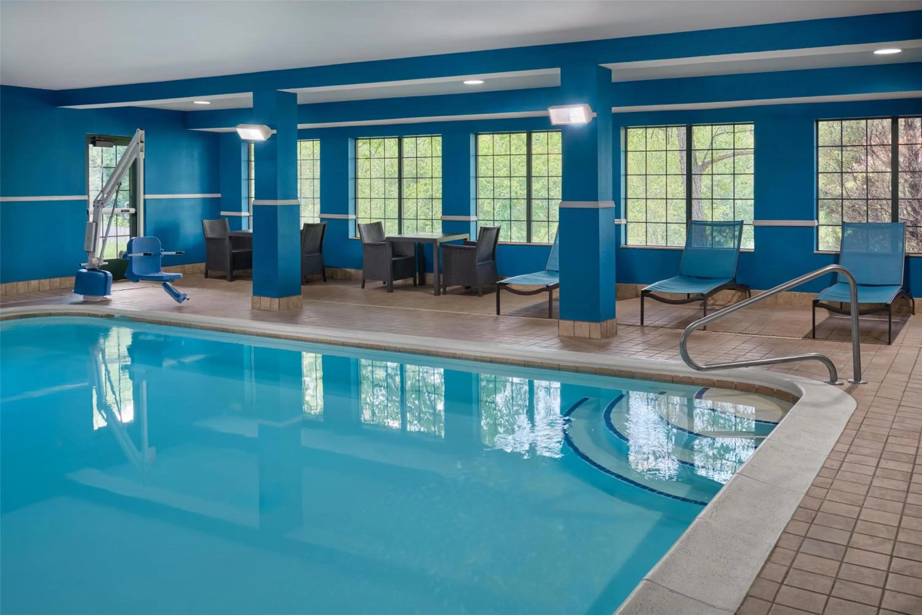 Pool view in Hampton Inn Kansas City The Legends