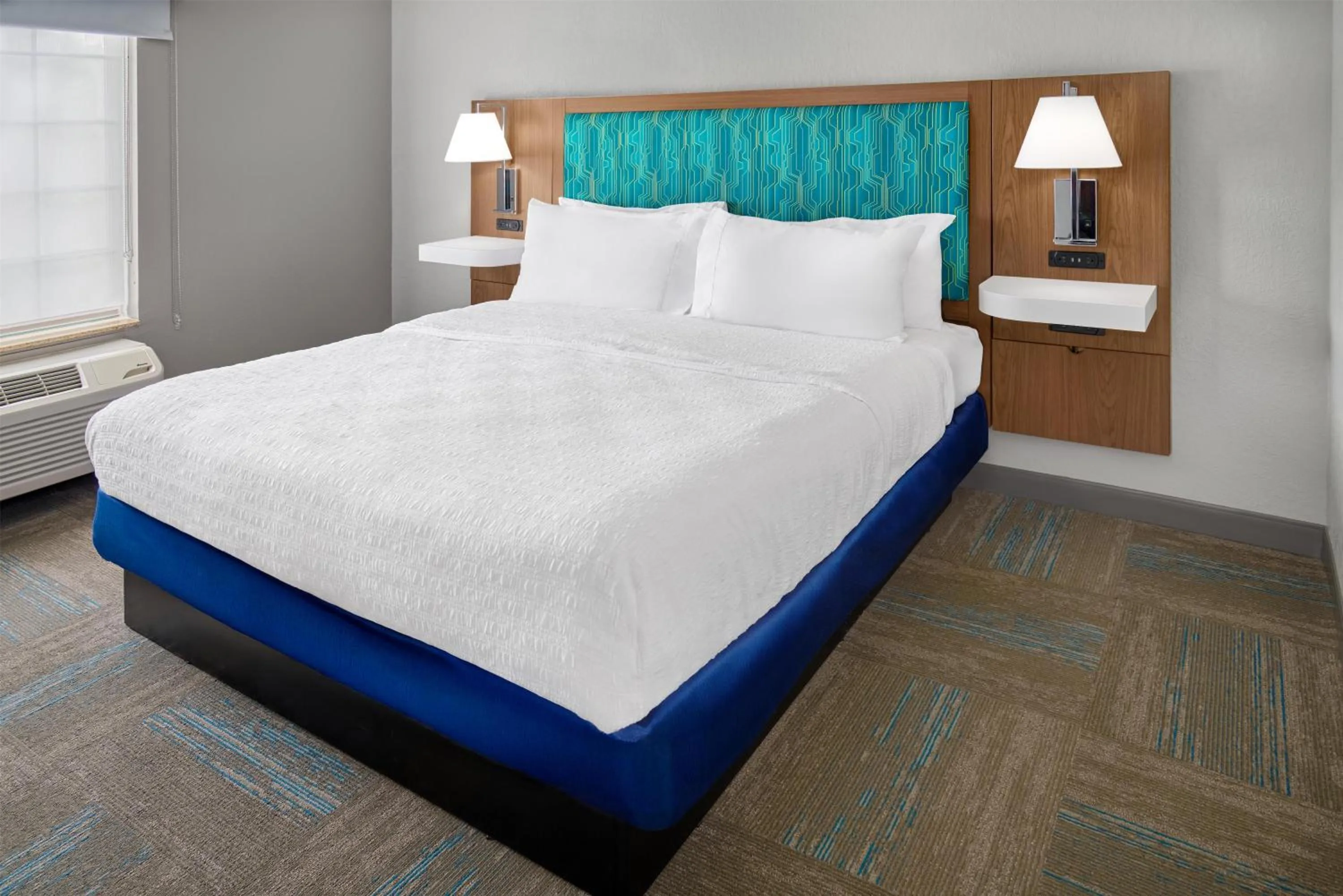 Bed in Hampton Inn Kansas City The Legends