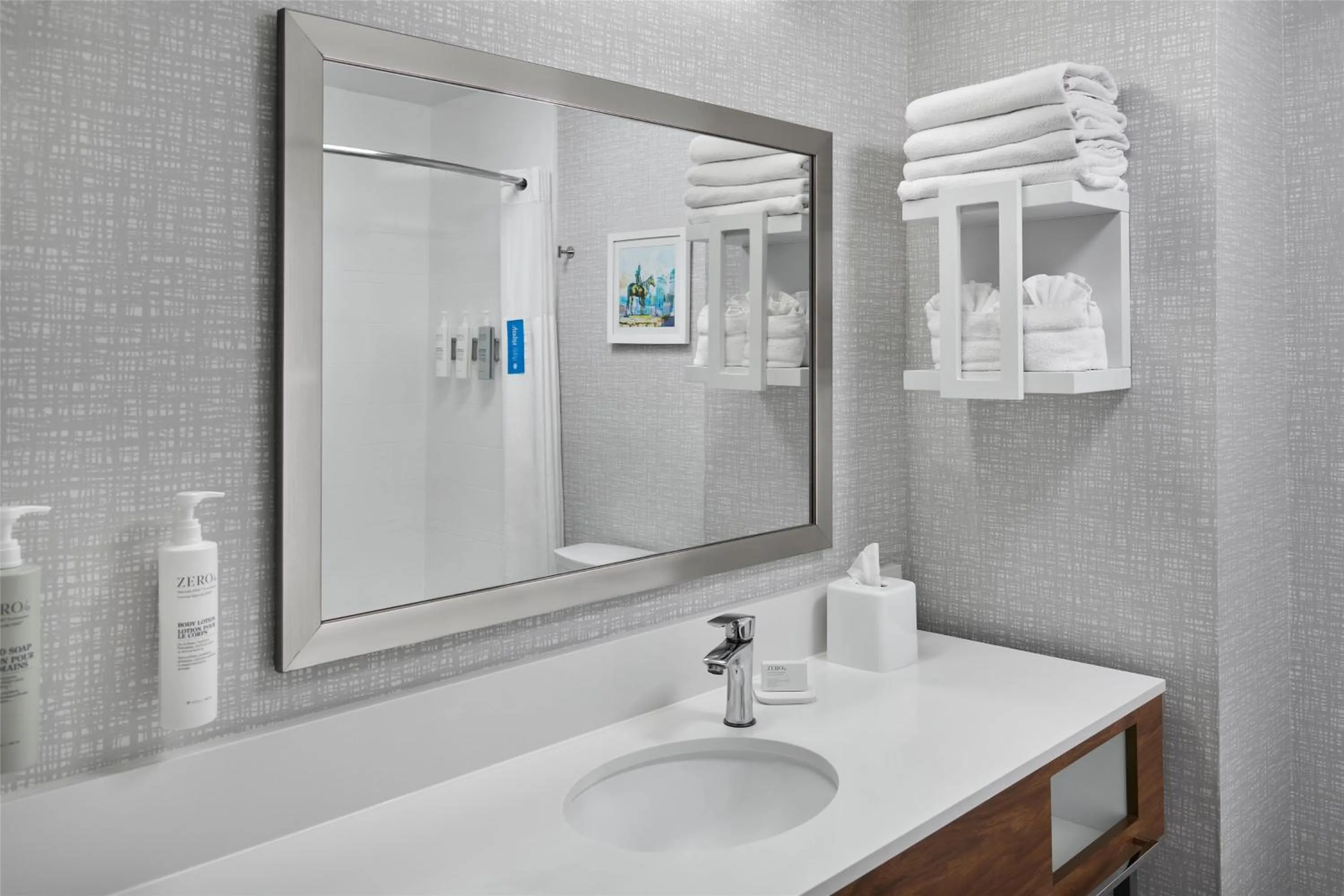 Bathroom in Hampton Inn Kansas City The Legends