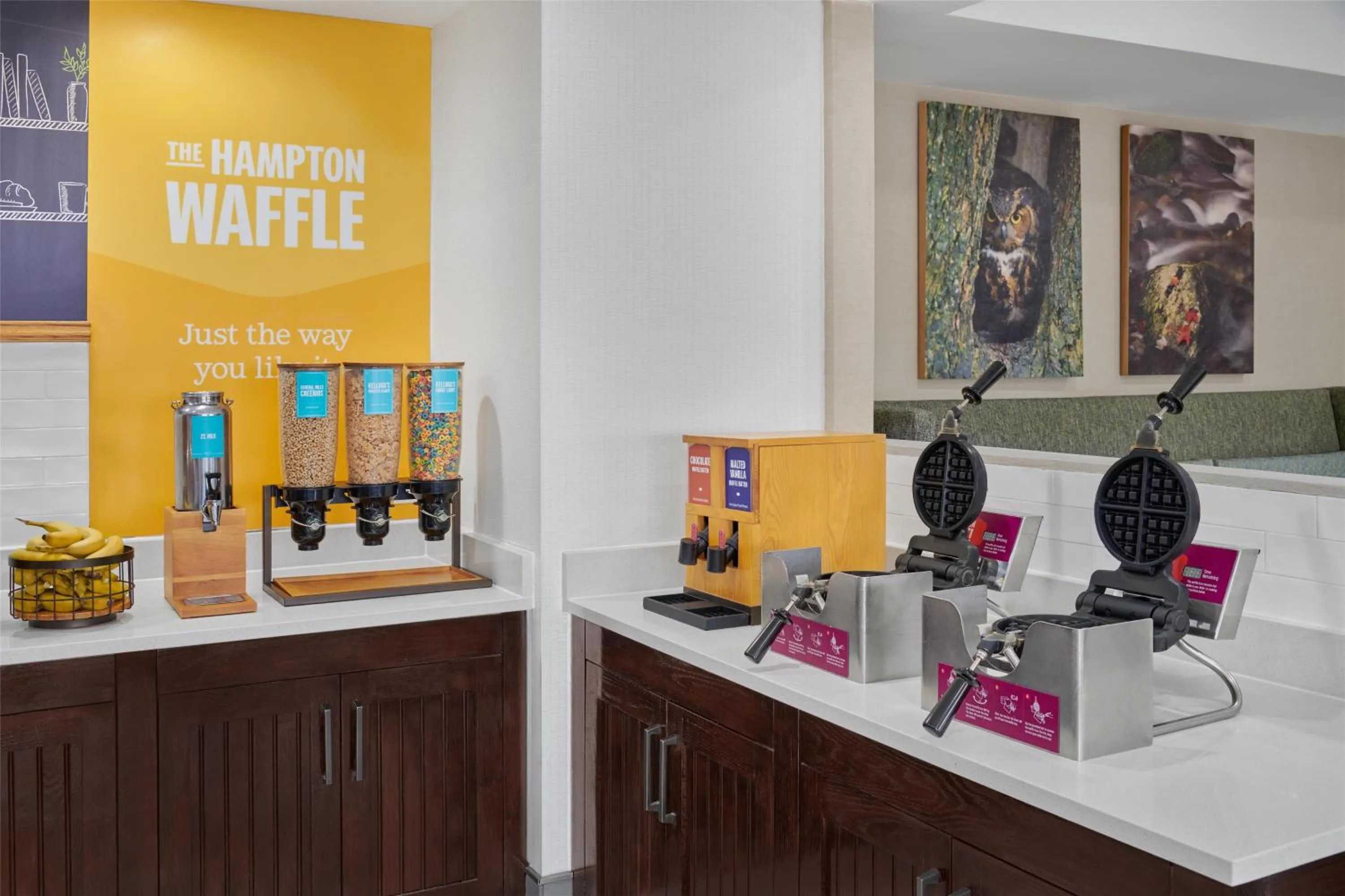 Breakfast in Hampton Inn Kansas City The Legends