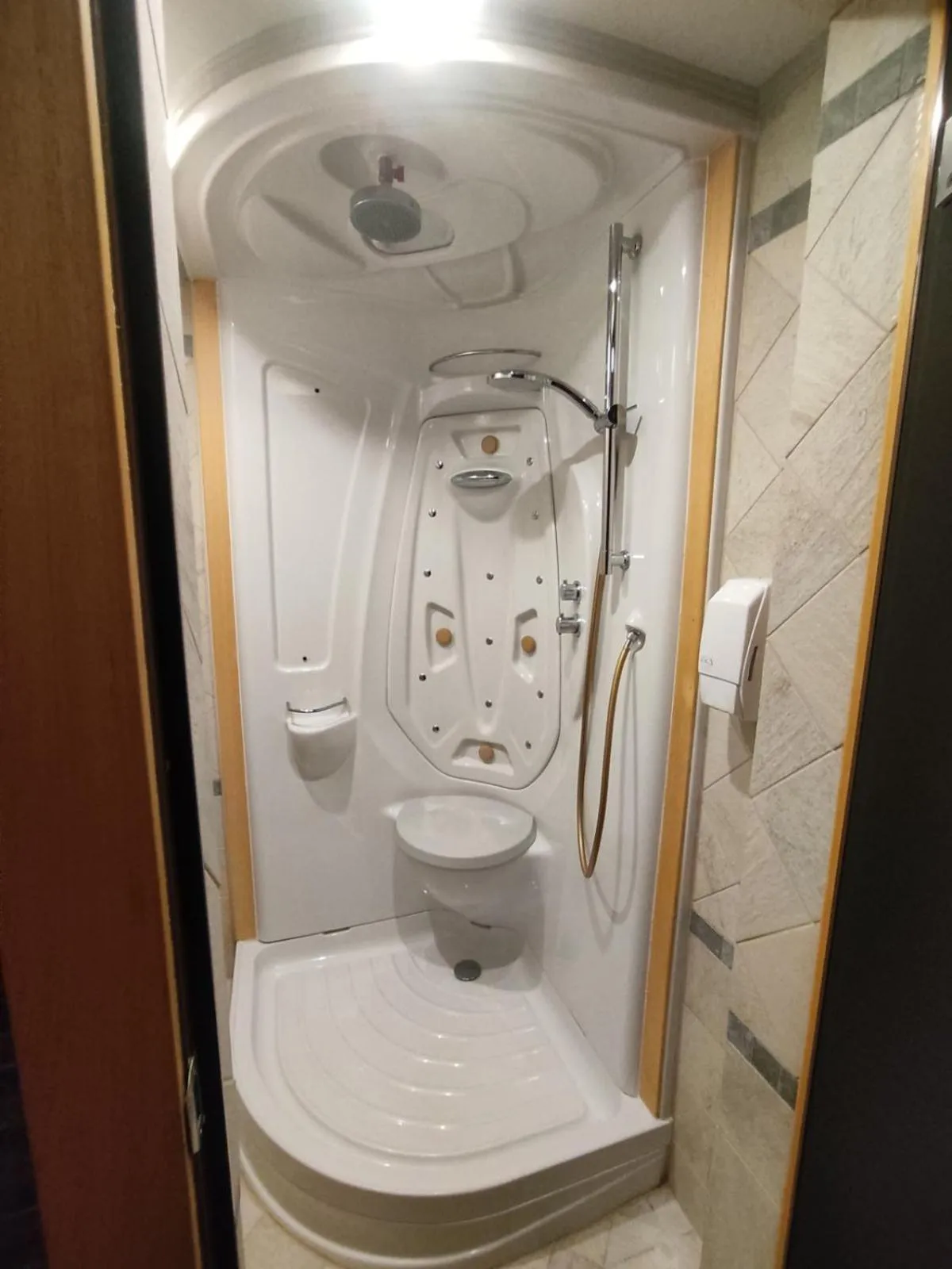 Shower in 7 Pools SPA Boutique Hotel