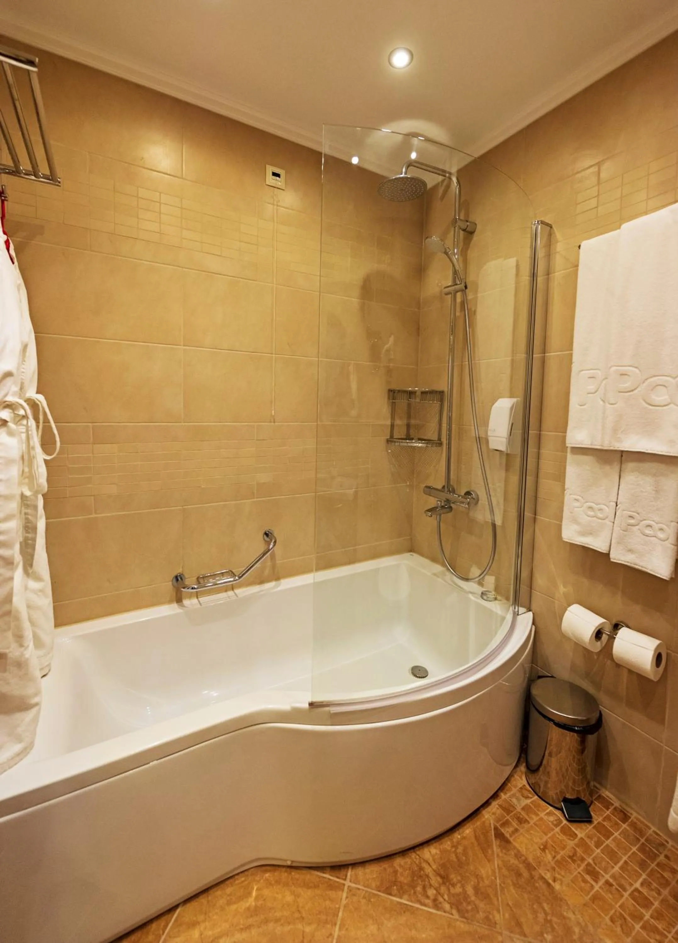 Shower in 7 Pools SPA Boutique Hotel