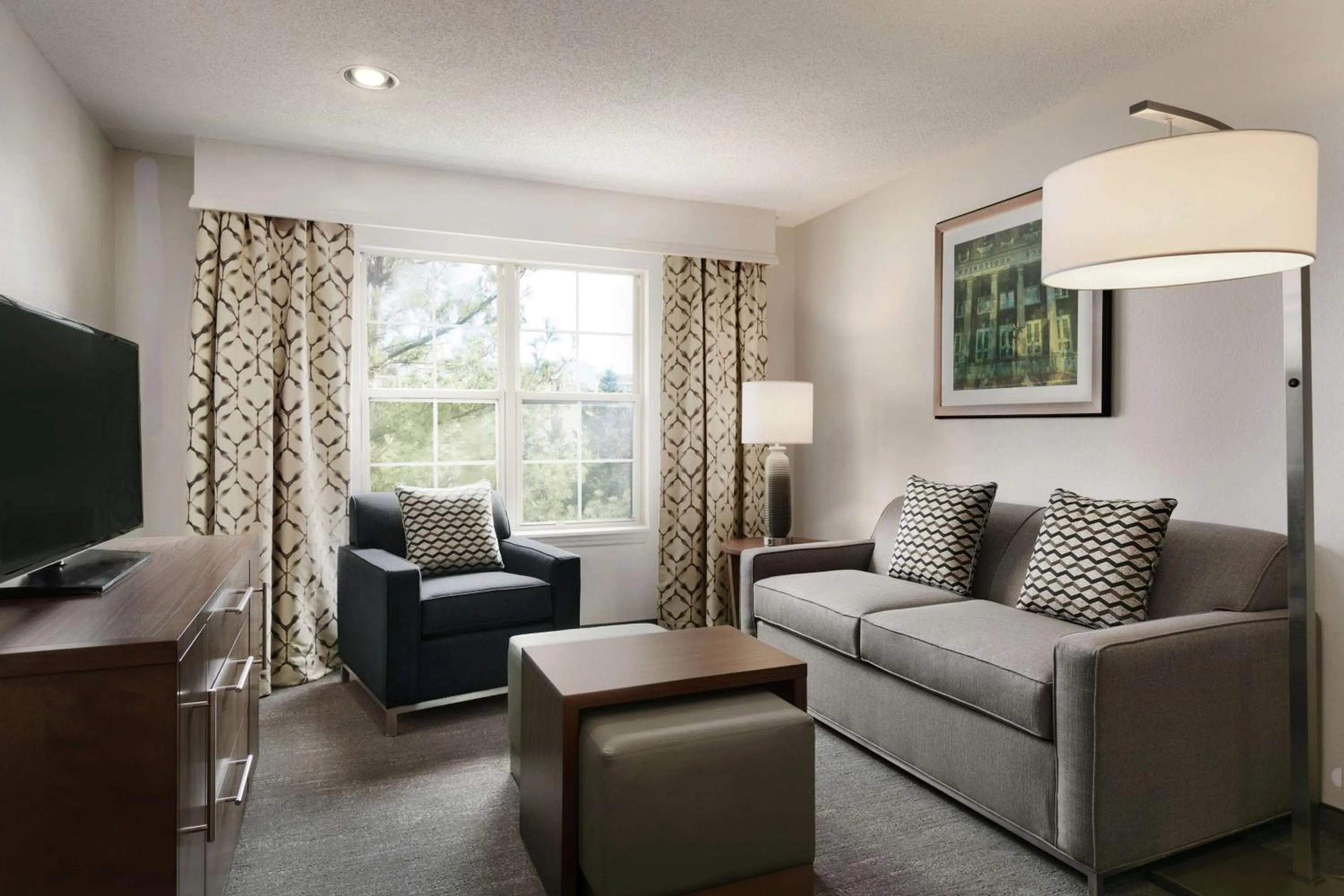 Living room in Homewood Suites by Hilton Kansas City Airport