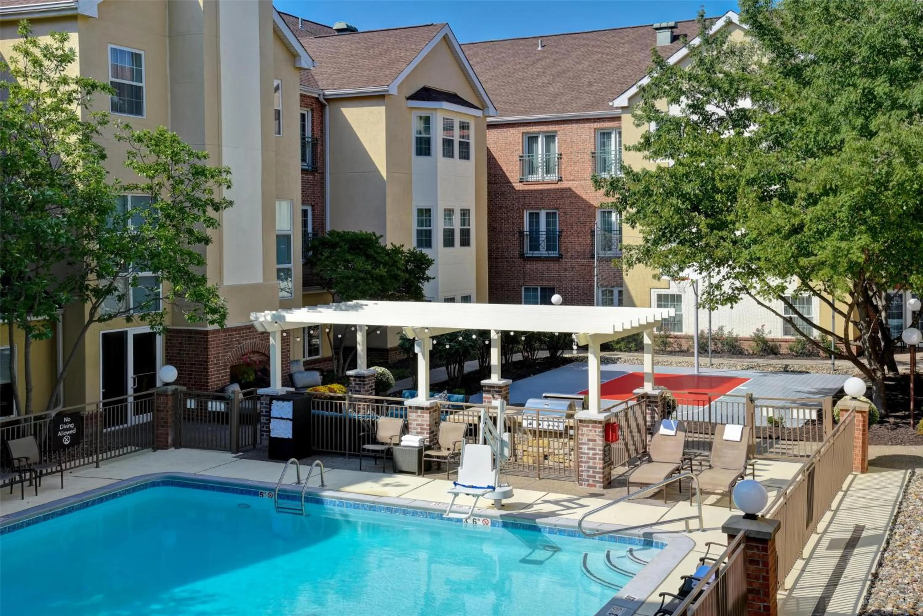 Pool view in Homewood Suites by Hilton Kansas City Airport