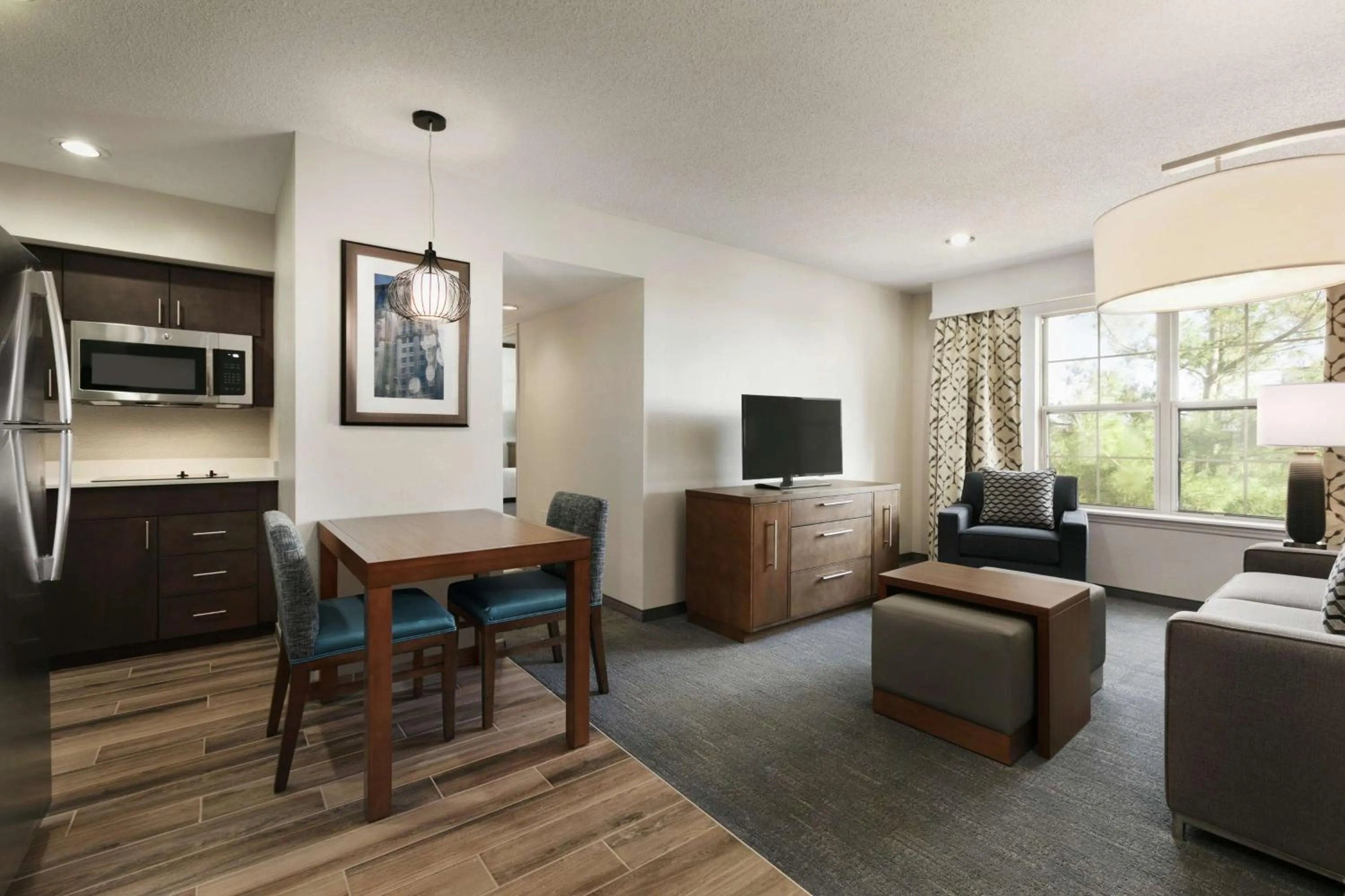 Living room in Homewood Suites by Hilton Kansas City Airport