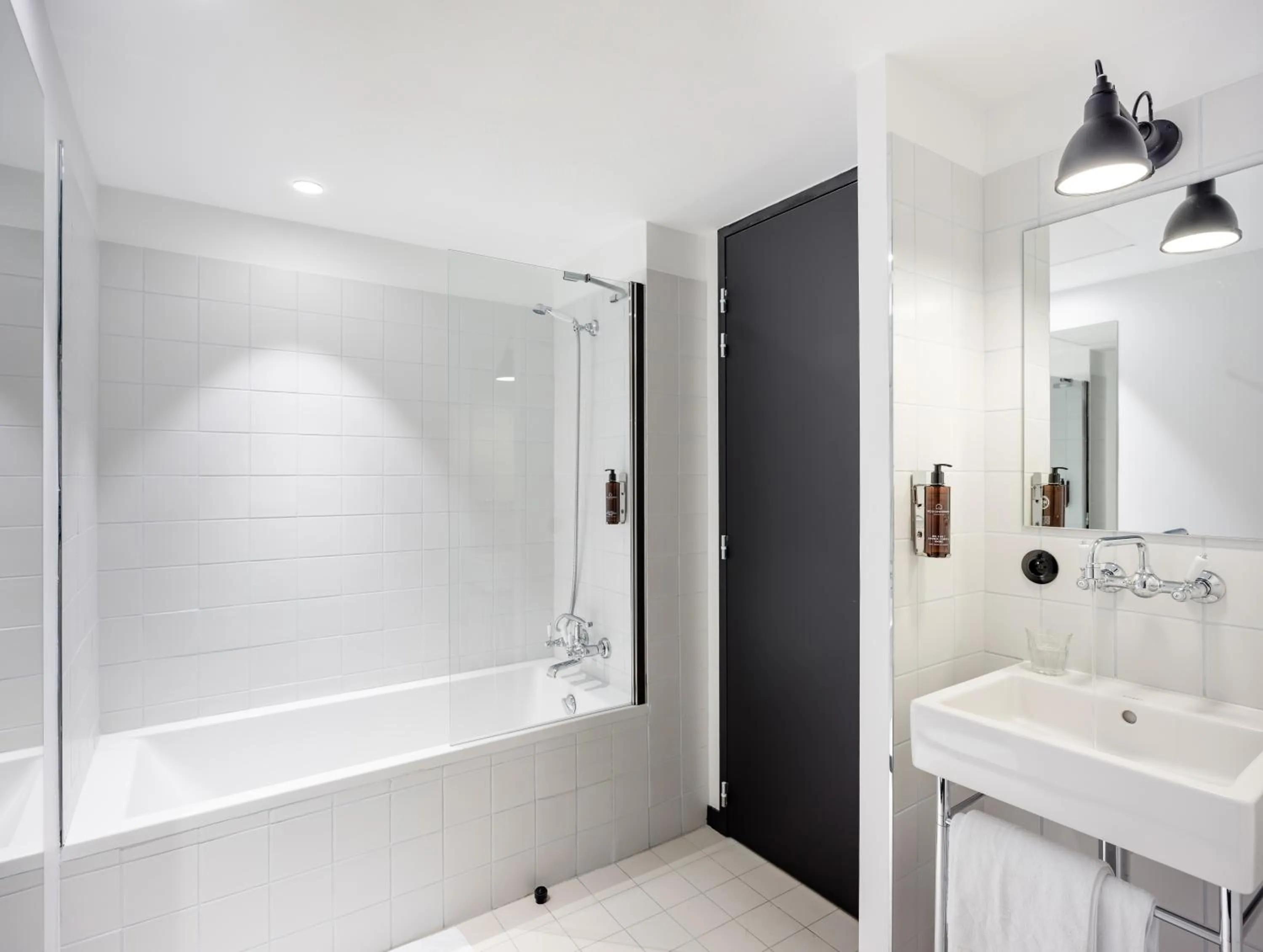 Bathroom in Deskopolitan House