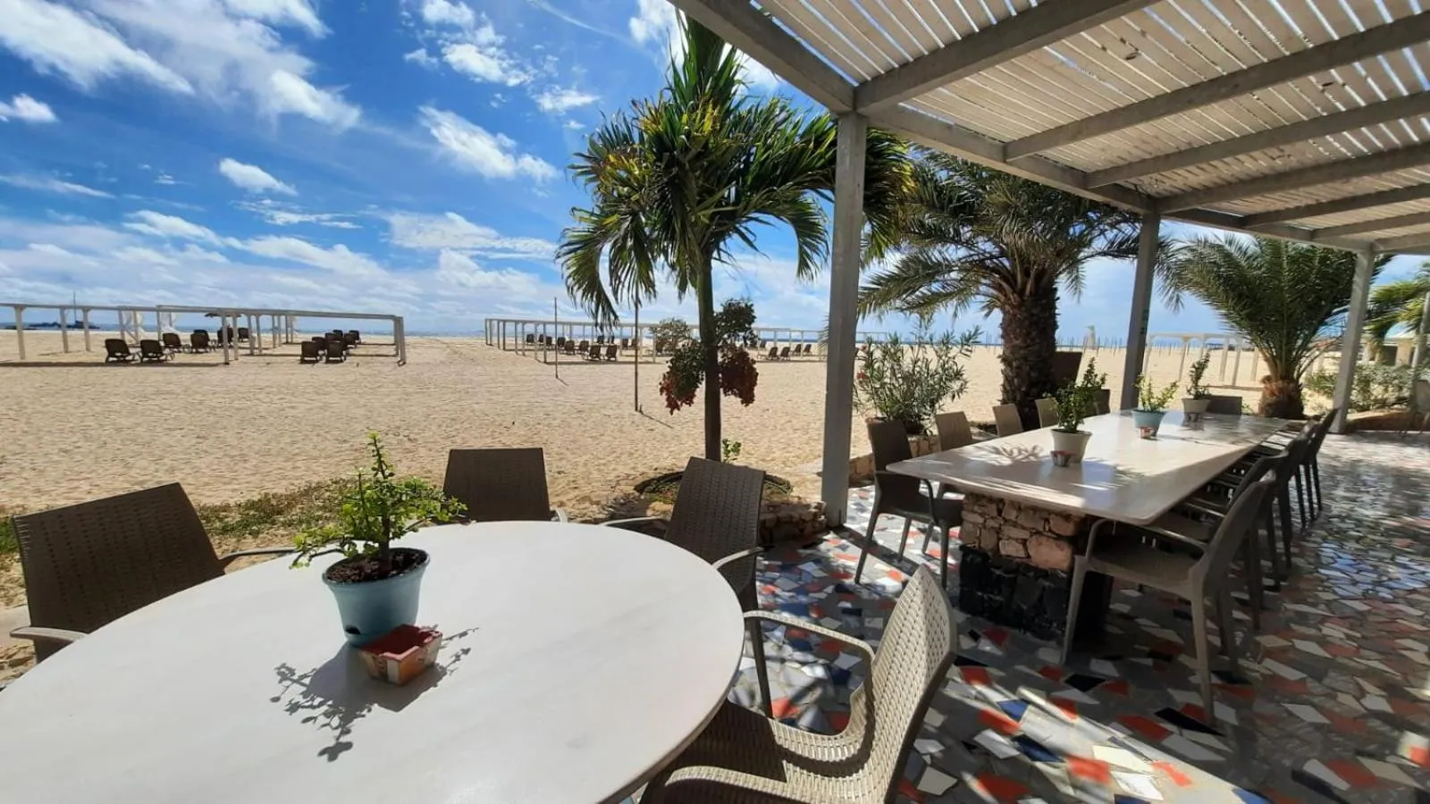 Restaurant/places to eat in Halos Casa Resort