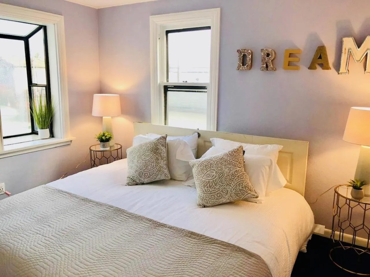 Bed in The ART INN Seattle