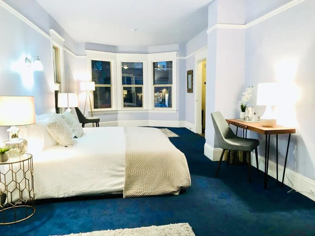 Bedroom, Bed in The ART INN Seattle