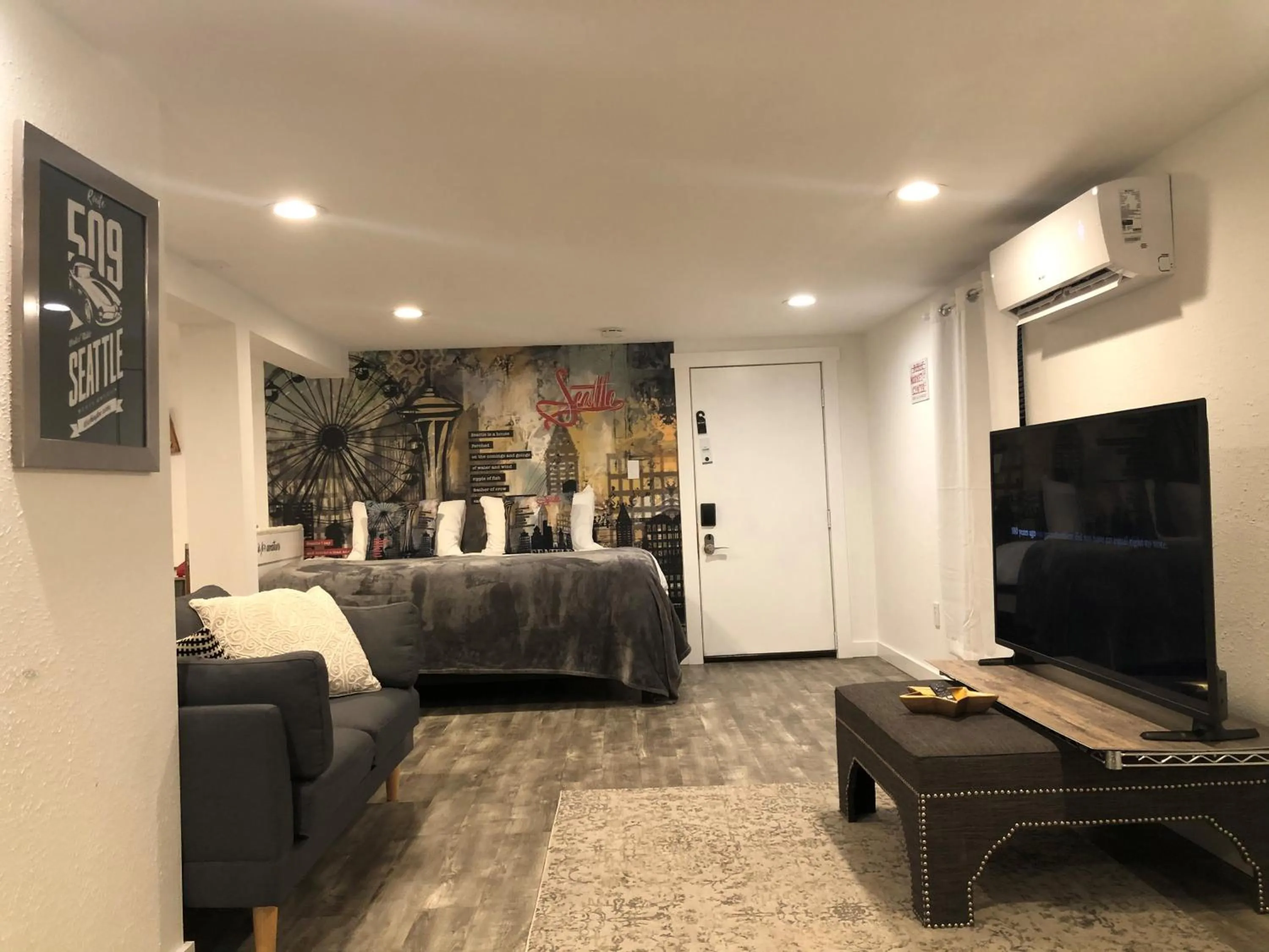 Bed in The ART INN Seattle