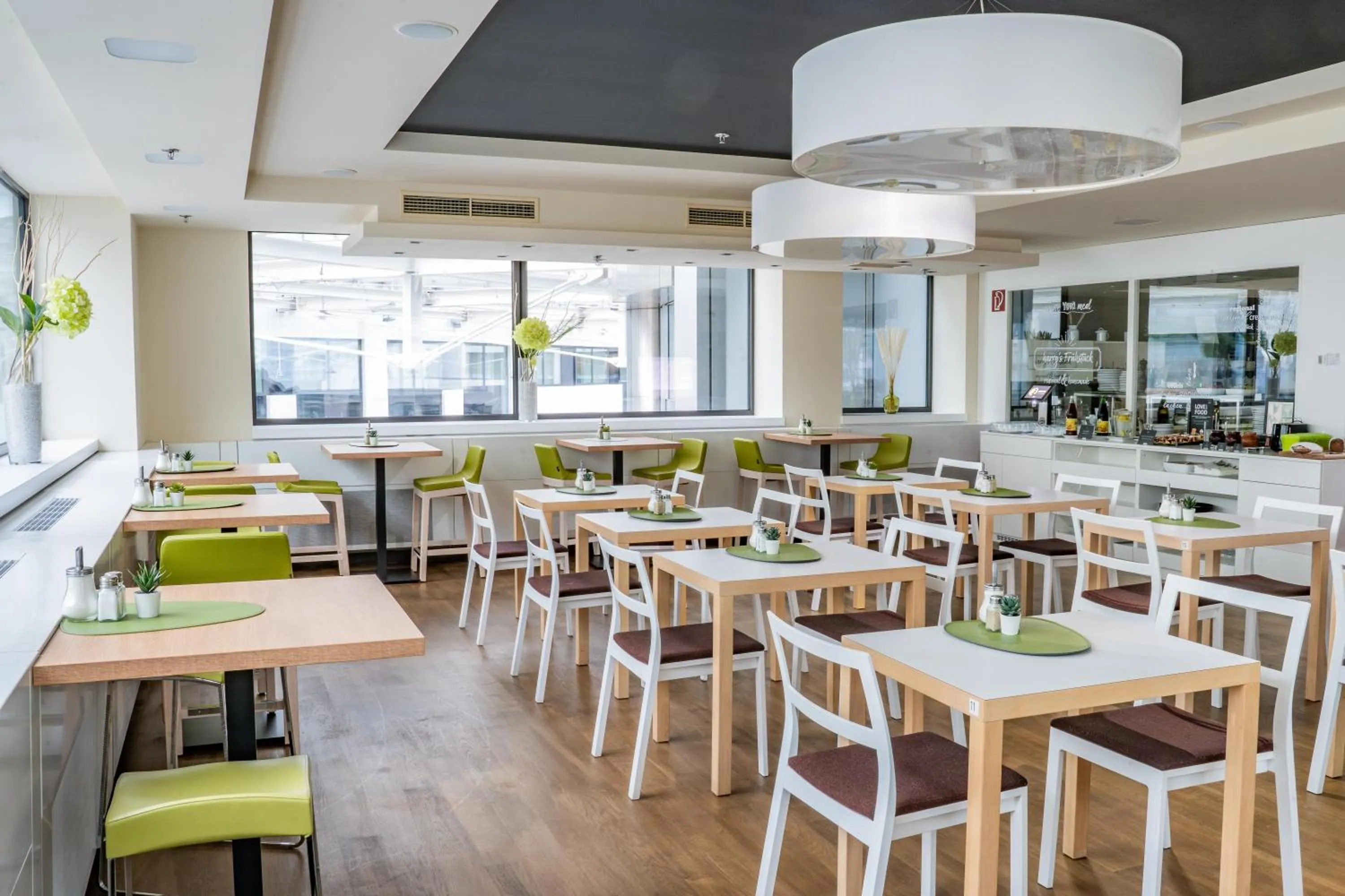 Restaurant/places to eat in harry's home Wien hotel & apartments